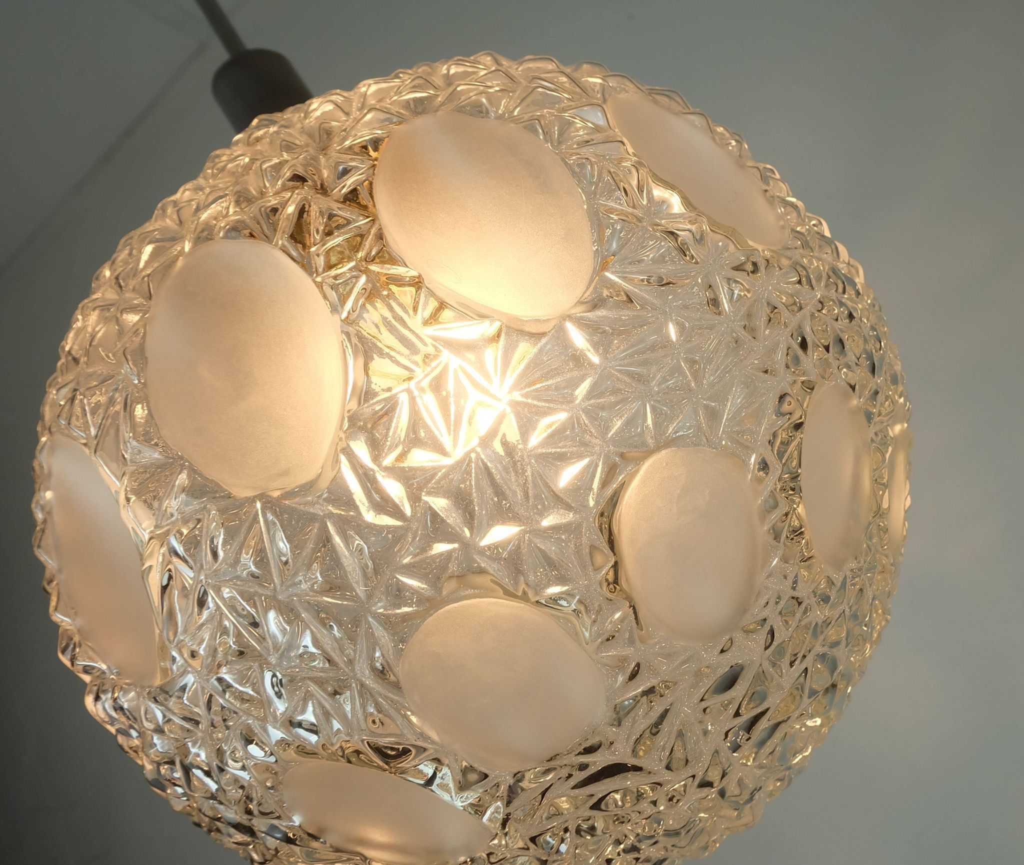 Lustre du milieu du siècle Richard Essig en verre structuré et chrome des années 1960-70.