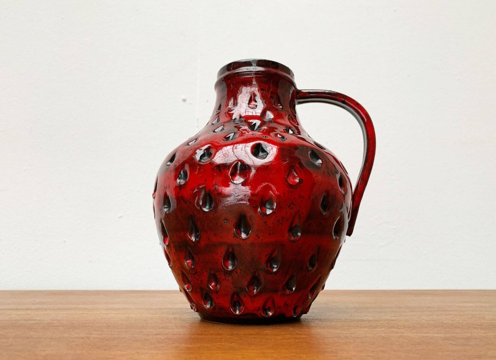 Strawberry pottery vase by Fratelli Fanciullacci for Bitossi, 1960s.
