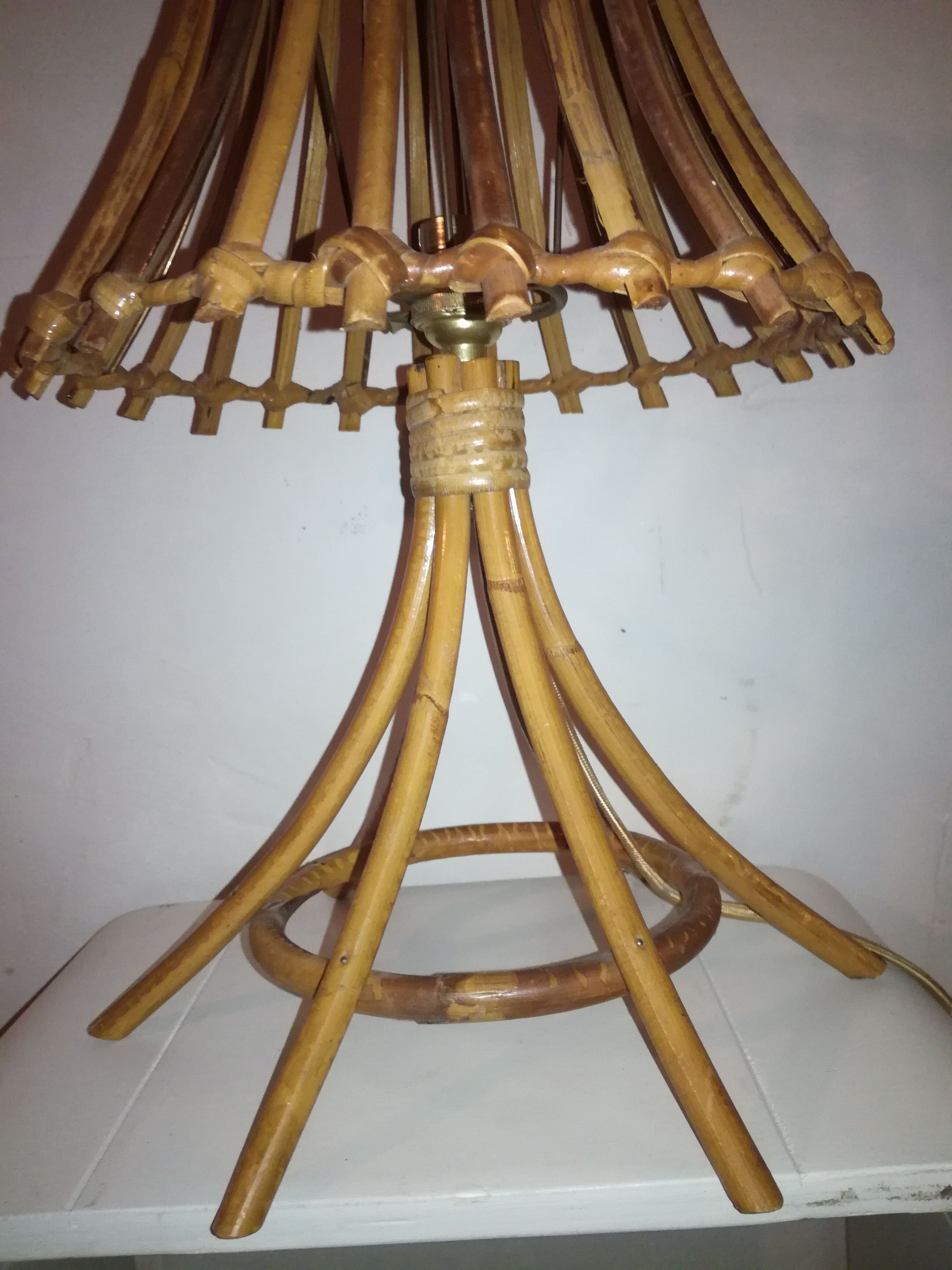Rattan table lamp