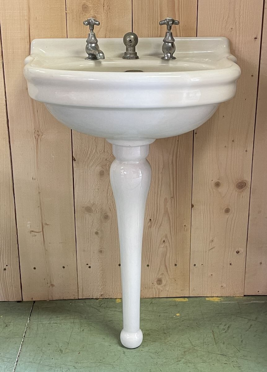 1930s standing washbasin