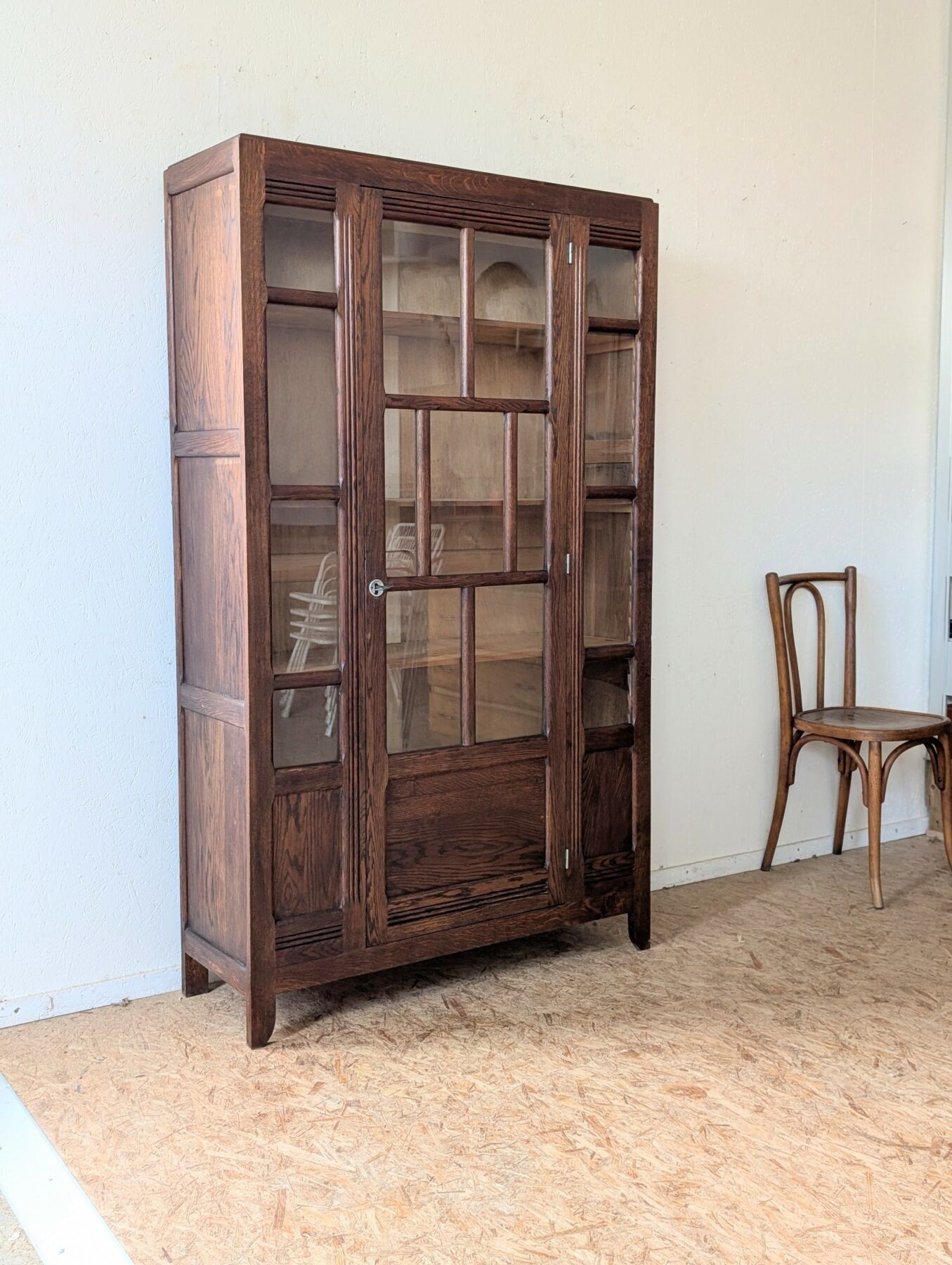 Armoire vitrée chêne massif des années 40/50
