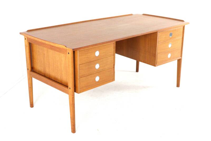 Bureau Dyrlund en teck de design danois moderne du milieu du siècle