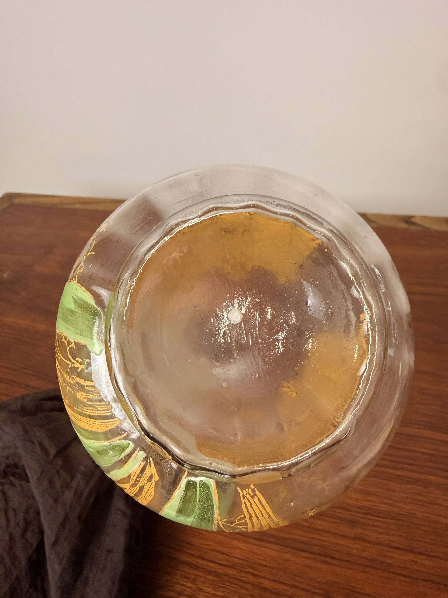 Carafe ancienne Legras – Verre émaillé à décor d'orchidée et dorures