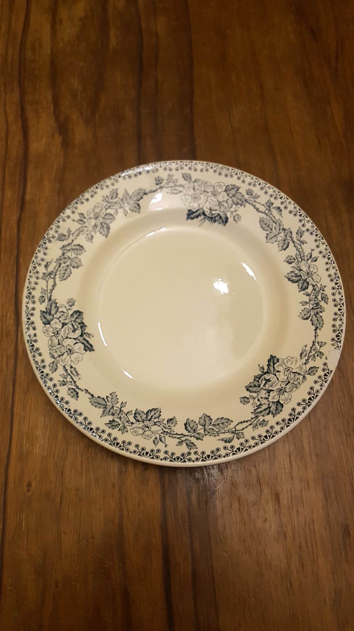 Plate in Iron Saint Amand & Hamage model Guadeloupe