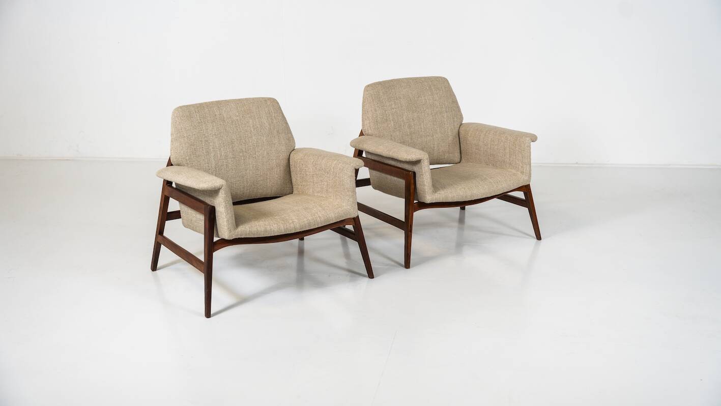 Mid-Century Modern Pair of Armchairs in the style of Gianfranco Frattini, Italy, 1960s