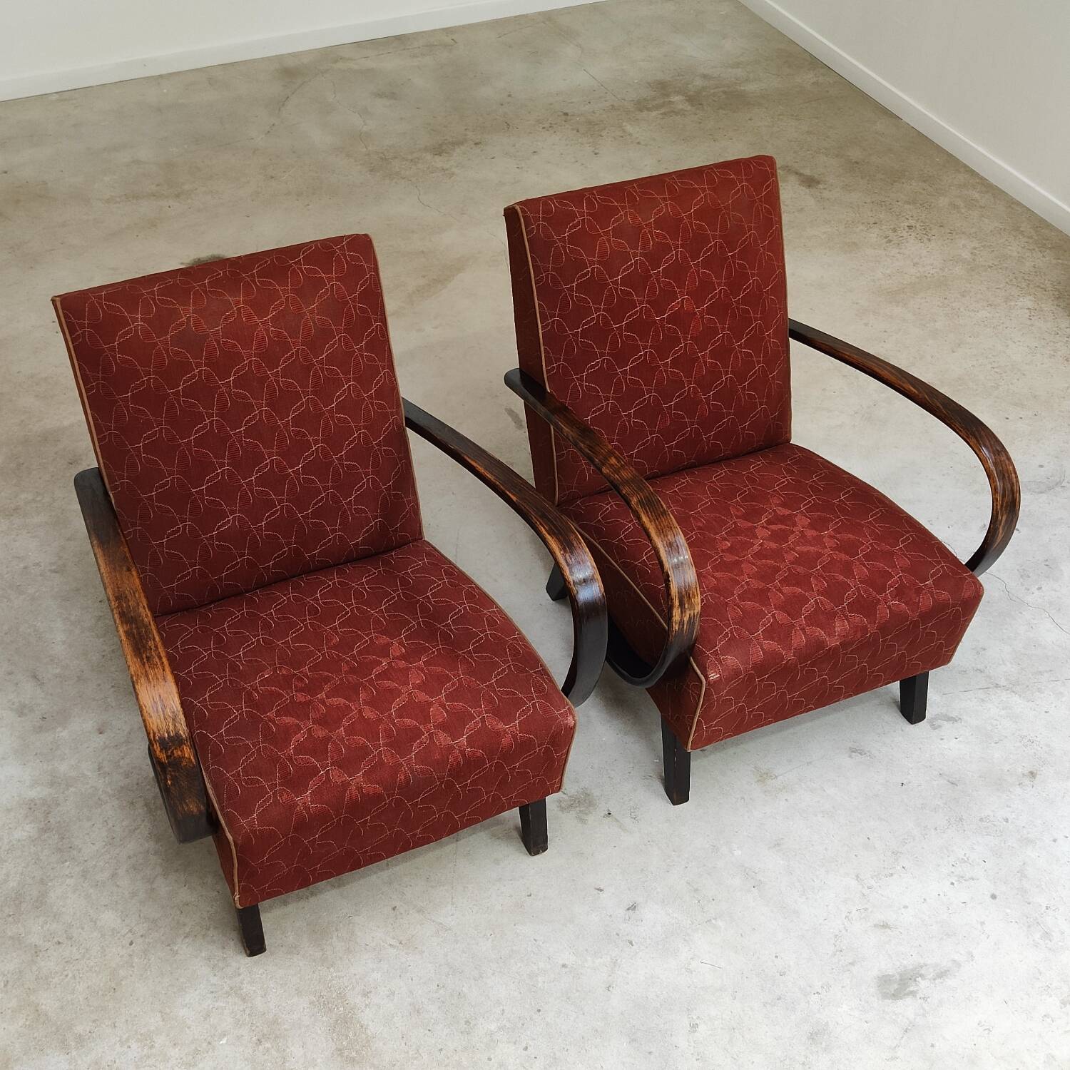 Pair of H410 Type C burgundy armchairs by Jindrich Halabala for Thonet