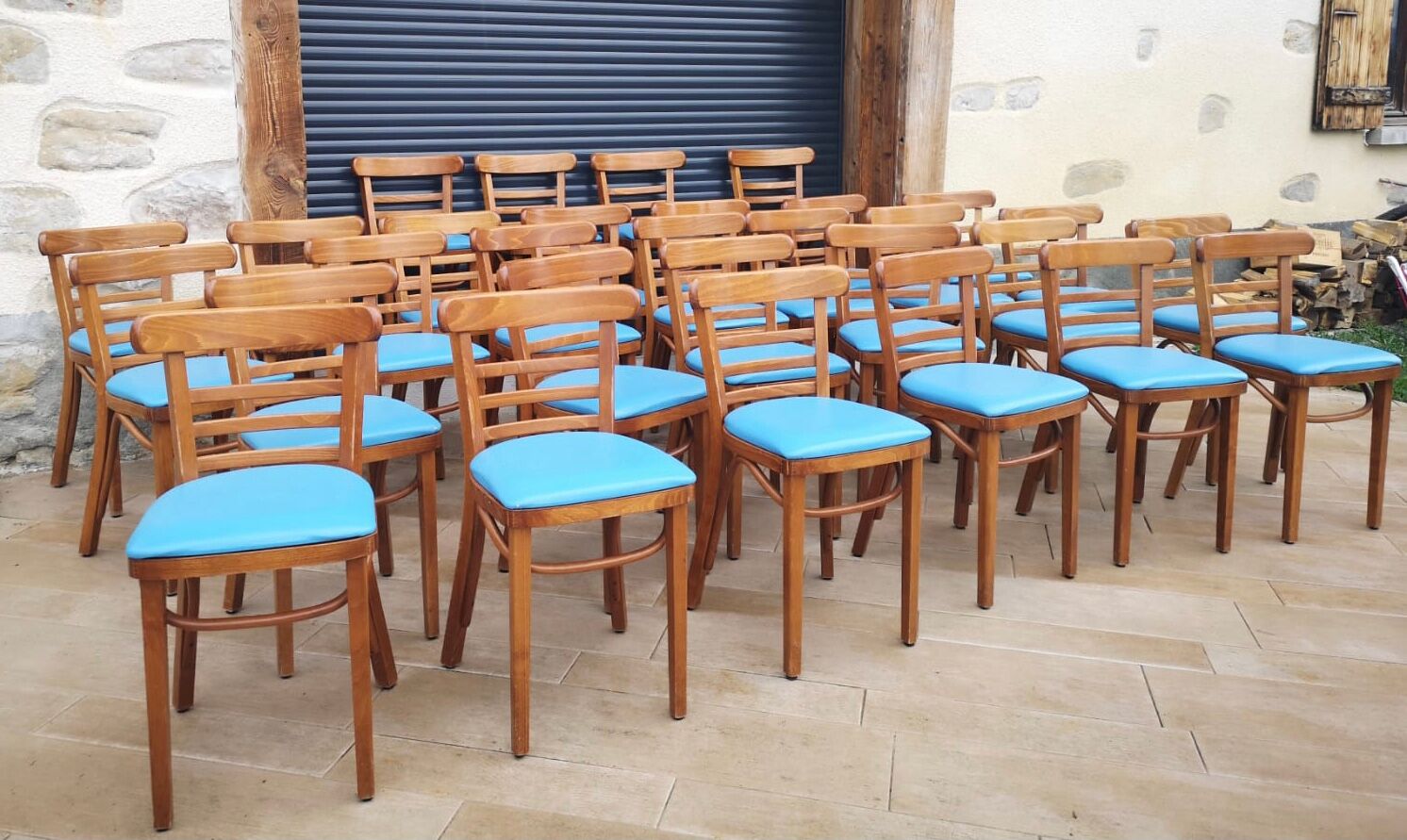 Lot de 24 chaises de bistrot restaurant vintage