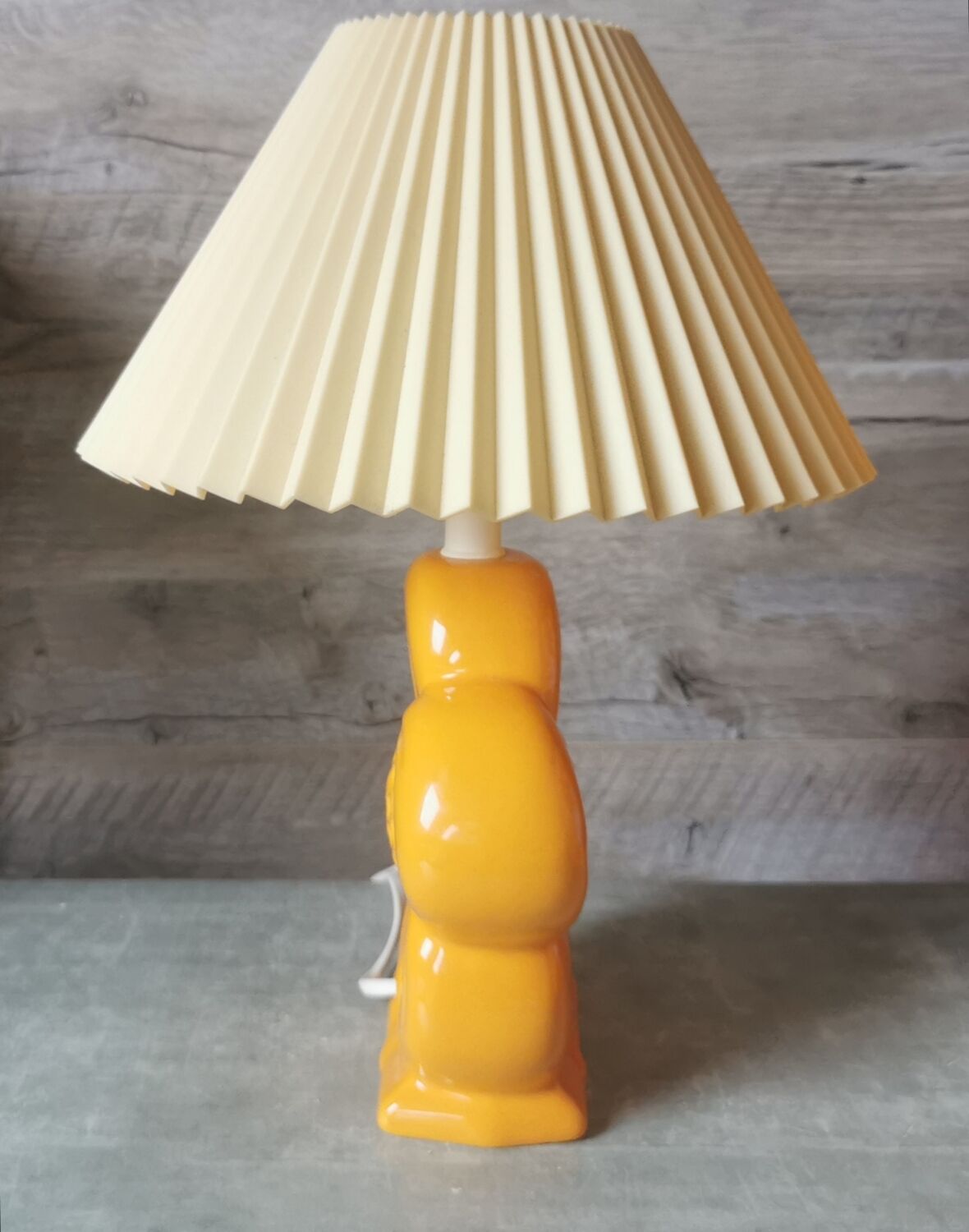 Vintage lamp flower marguerite