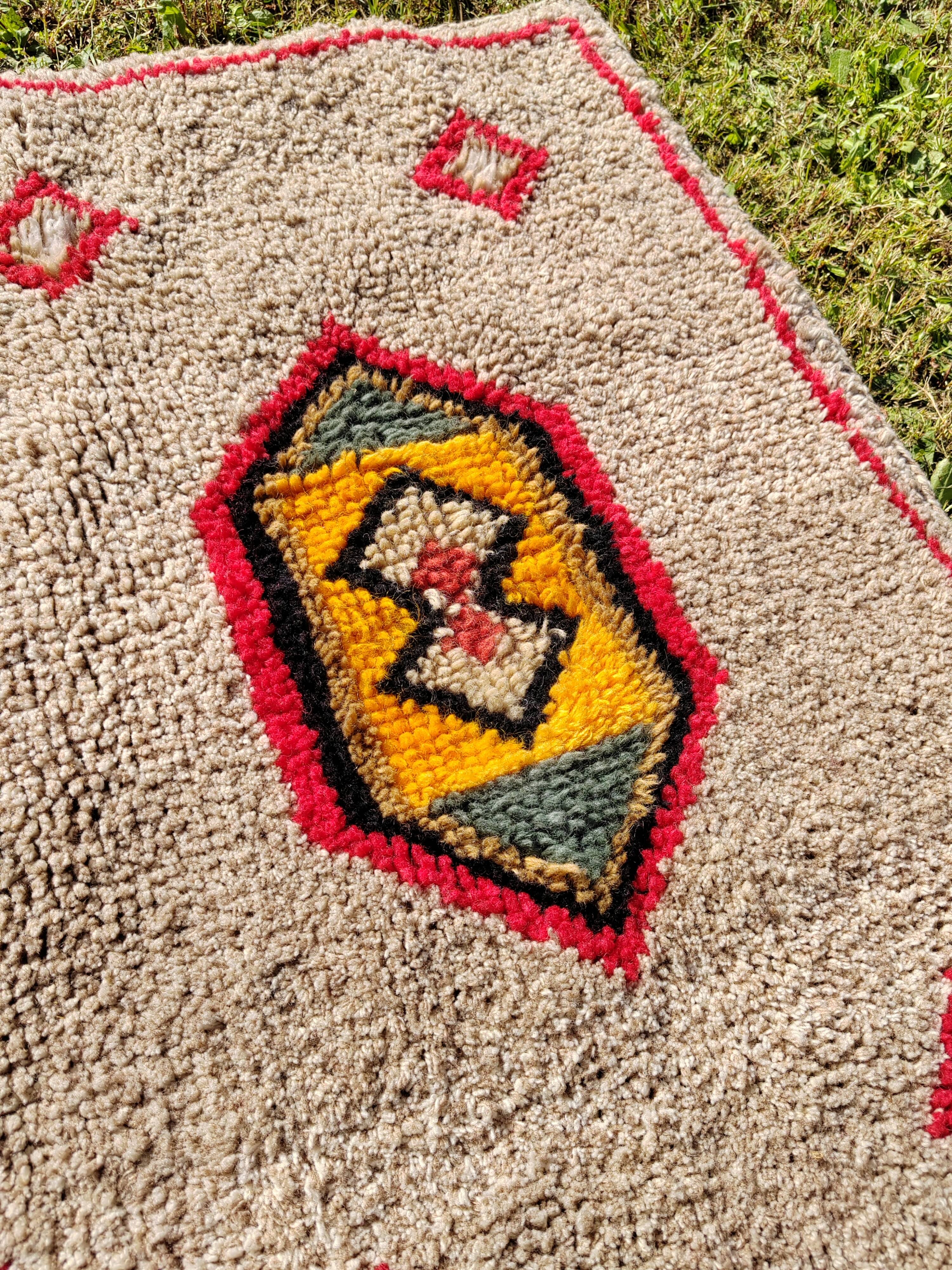 Berber style wool bed descent