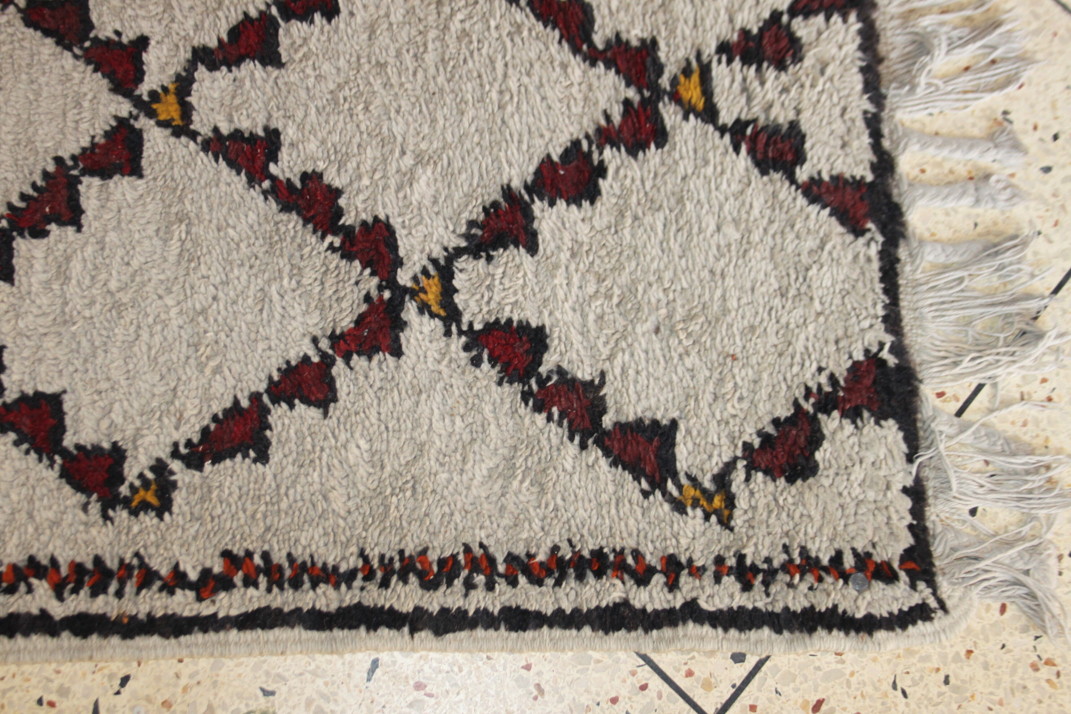 Former Berber carpet Beni Ouarain of the Moroccan Middle Atlas 135x81cm