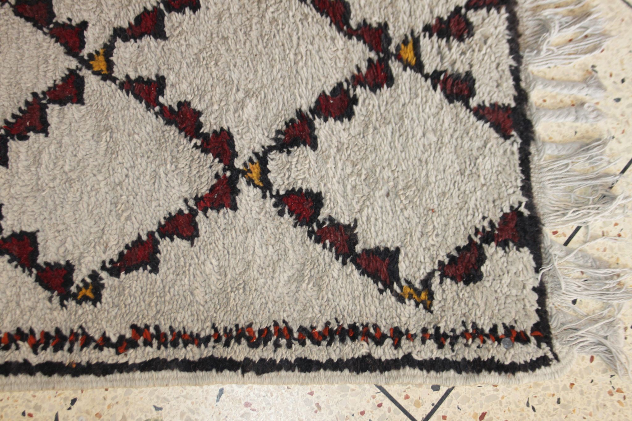 Former Berber carpet Beni Ouarain of the Moroccan Middle Atlas 135x81cm