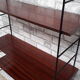 Etagere scandinave 1940 a 50 Tomado acier et 3 plateaux 65x19. Plaquage bois d acajou bisauté