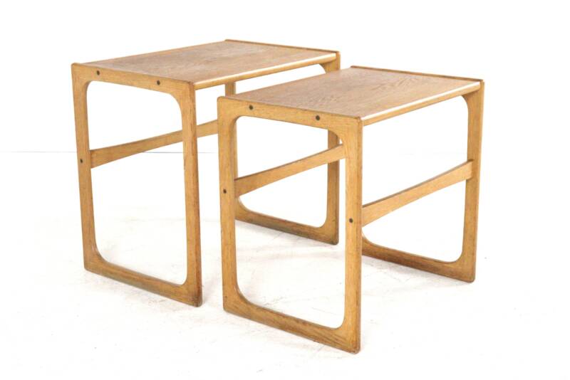 Ensemble de 2 tables gigognes en chêne - design danois - moderne du milieu du siècle