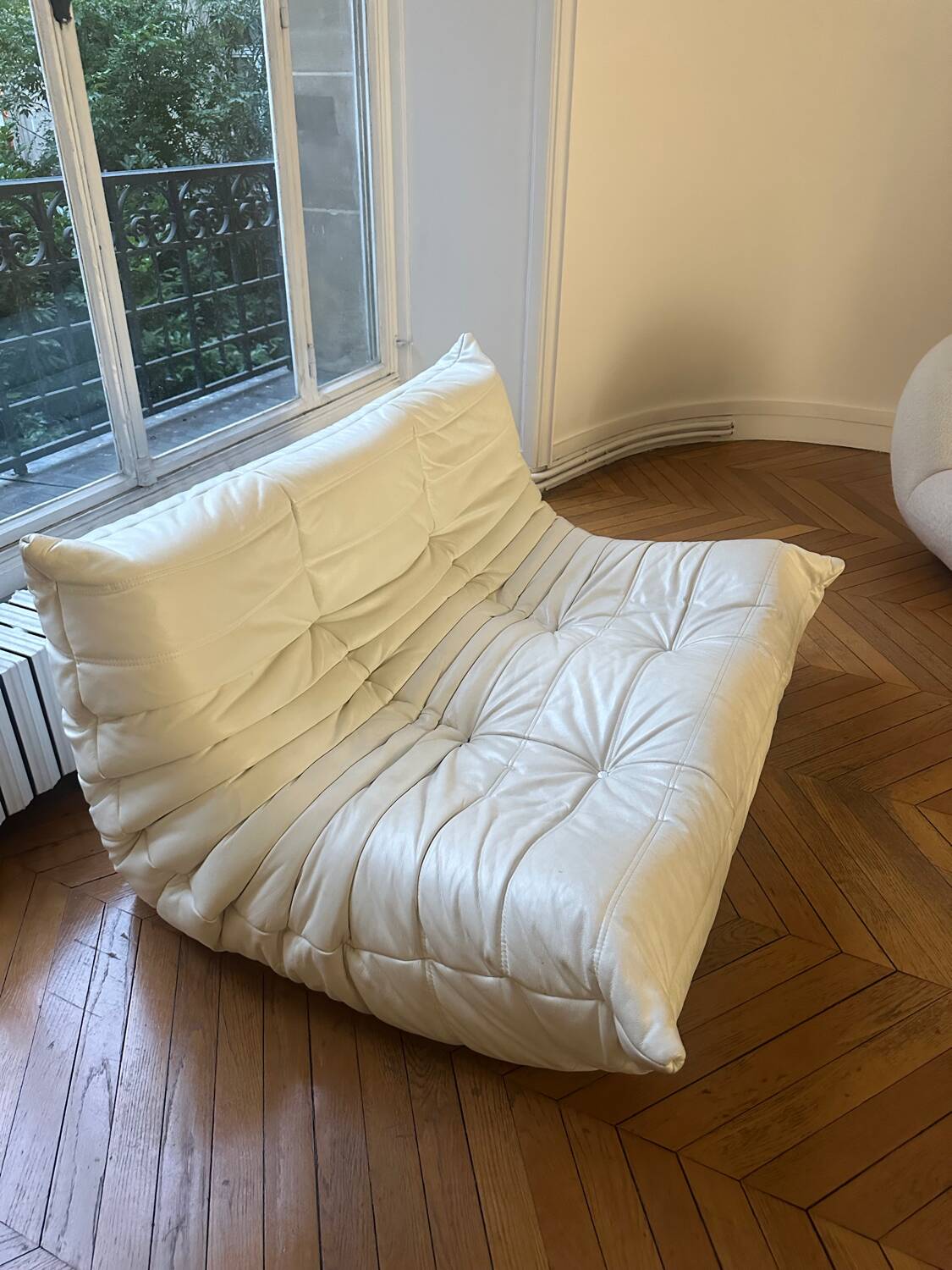 Canapé 2 places Togo blanc cuir vintage