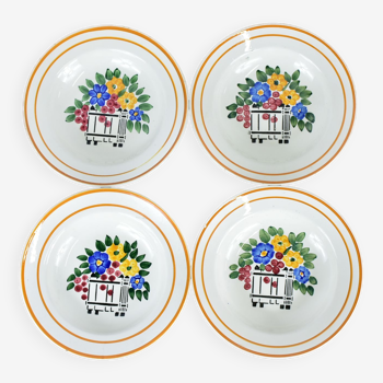 Set of 4 champagne plates.