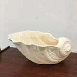 Shell-shaped pot cover in matt white ceramic