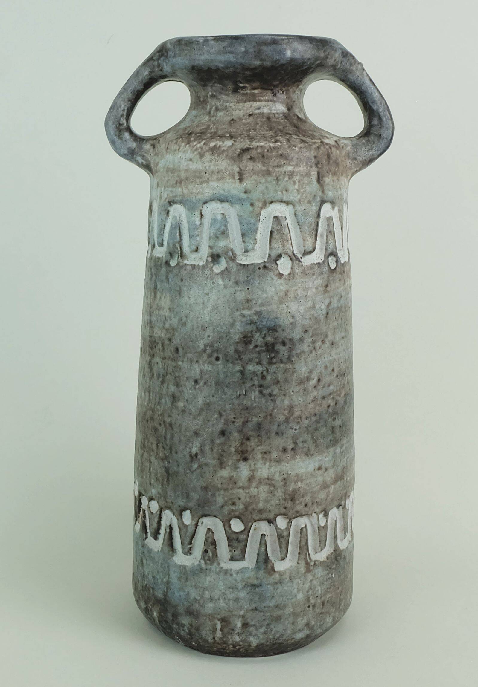 East german 1960s vase heissner keramik model v/32 relief pattern