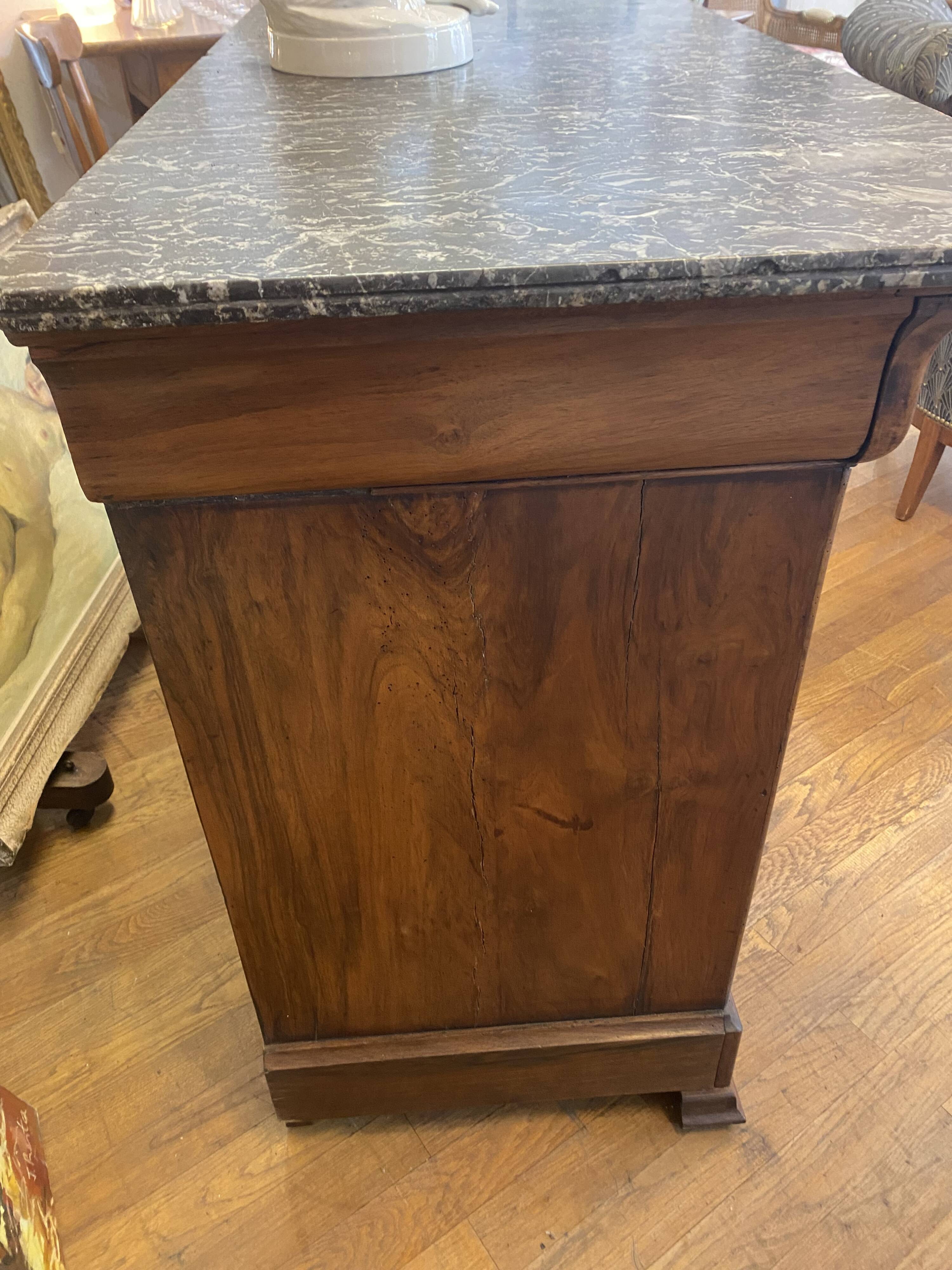 Louis Philippe chest of drawers in walnut