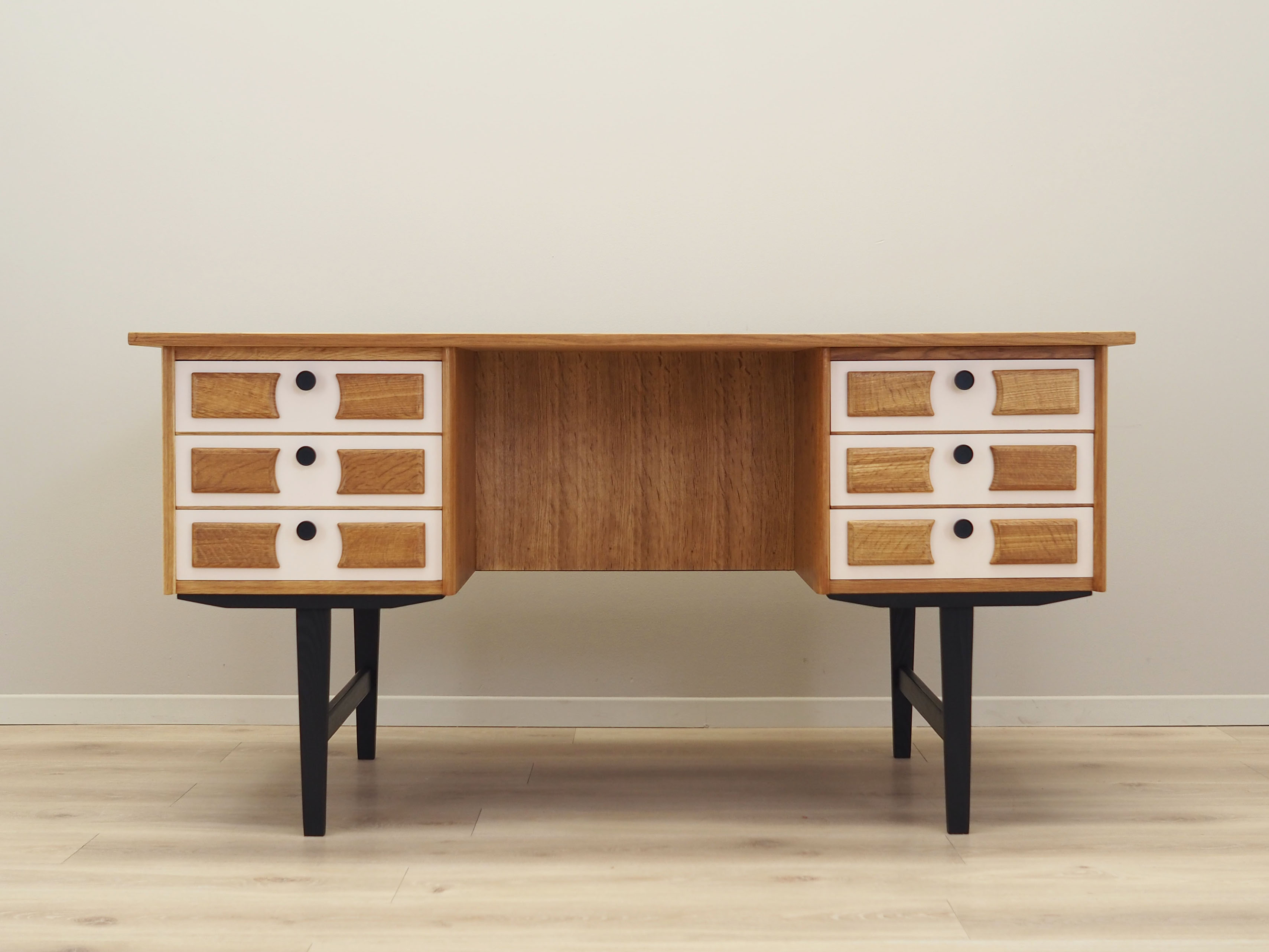 Oak desk, Danish design, 1960s, designer: Henning Kjaernulf