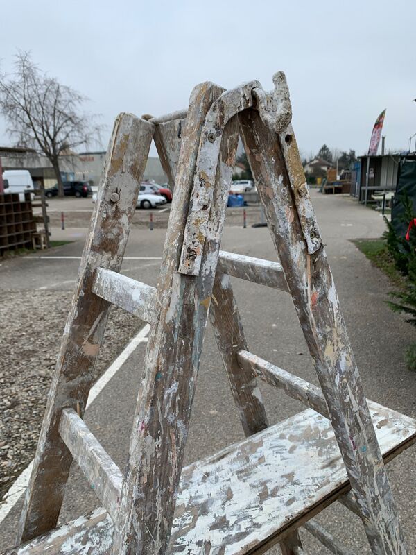 Escabeau étagère de peintre