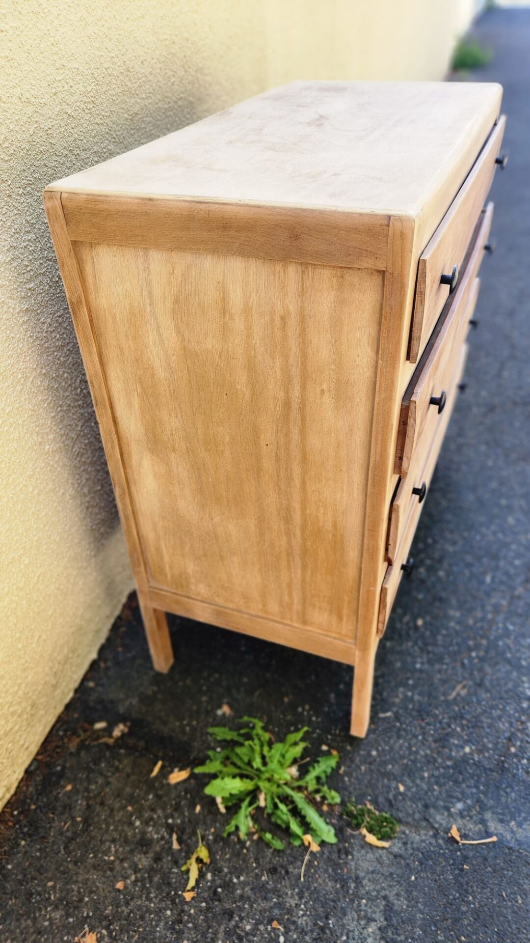 Very pretty stripped and sanded vintage chest of drawers with 4 drawers from the 1960s-1970s.