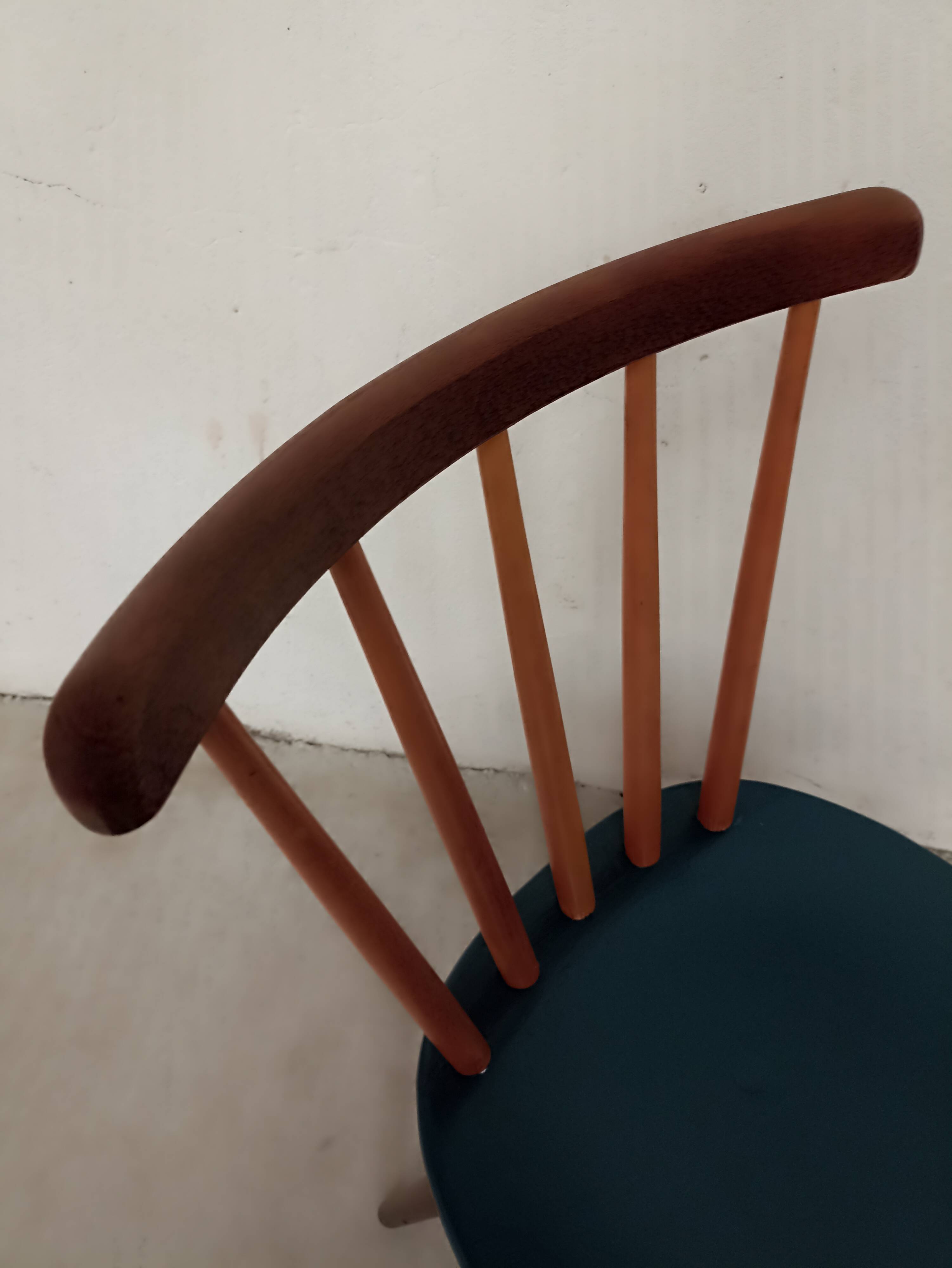 Set of 6 vintage bistro chairs