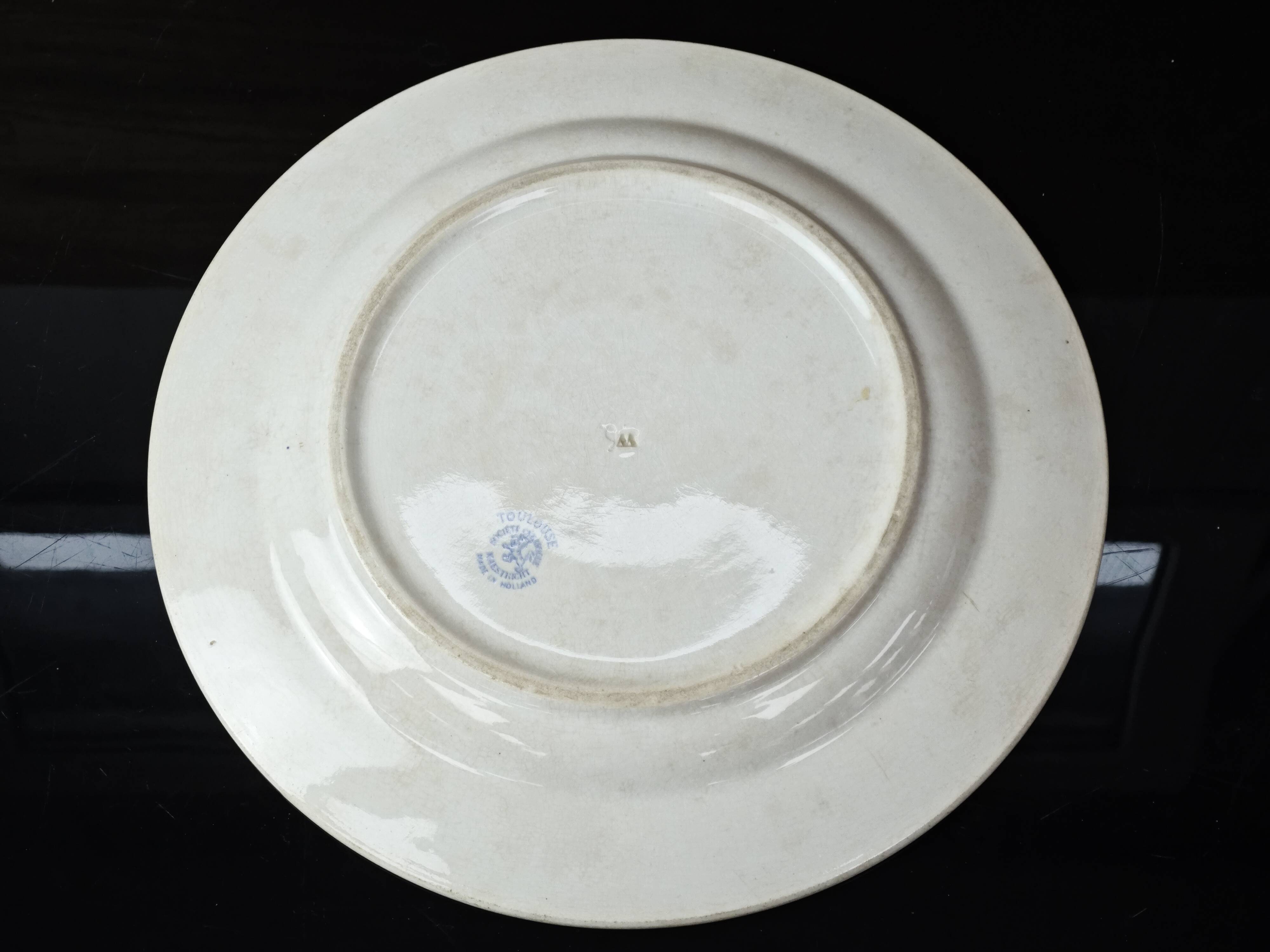 Round plate Maastricht Holland Terre de Fer model Toulouse