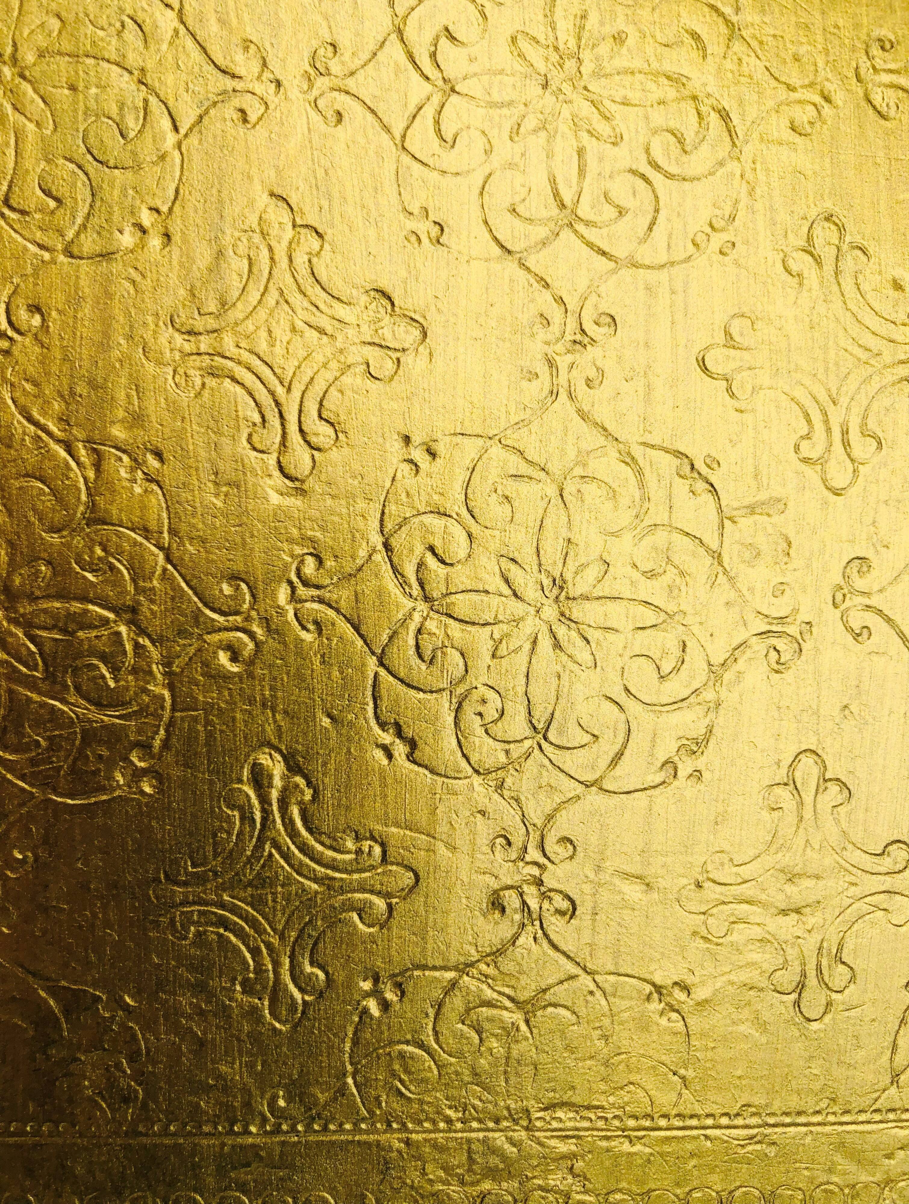 Coffee table in gilded wood