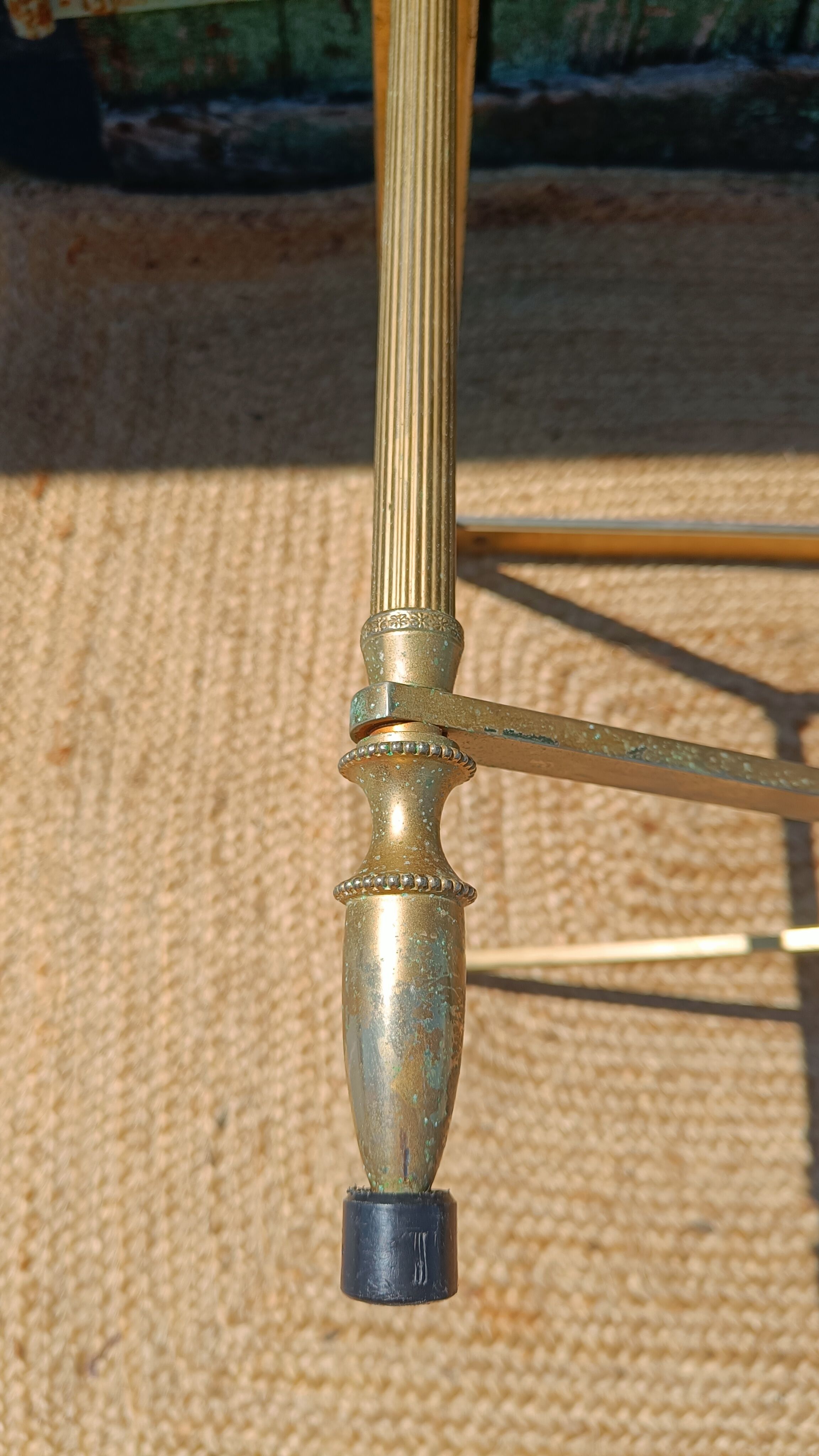 Table basse en marbre et laiton, style Maison Jansen, années 1970