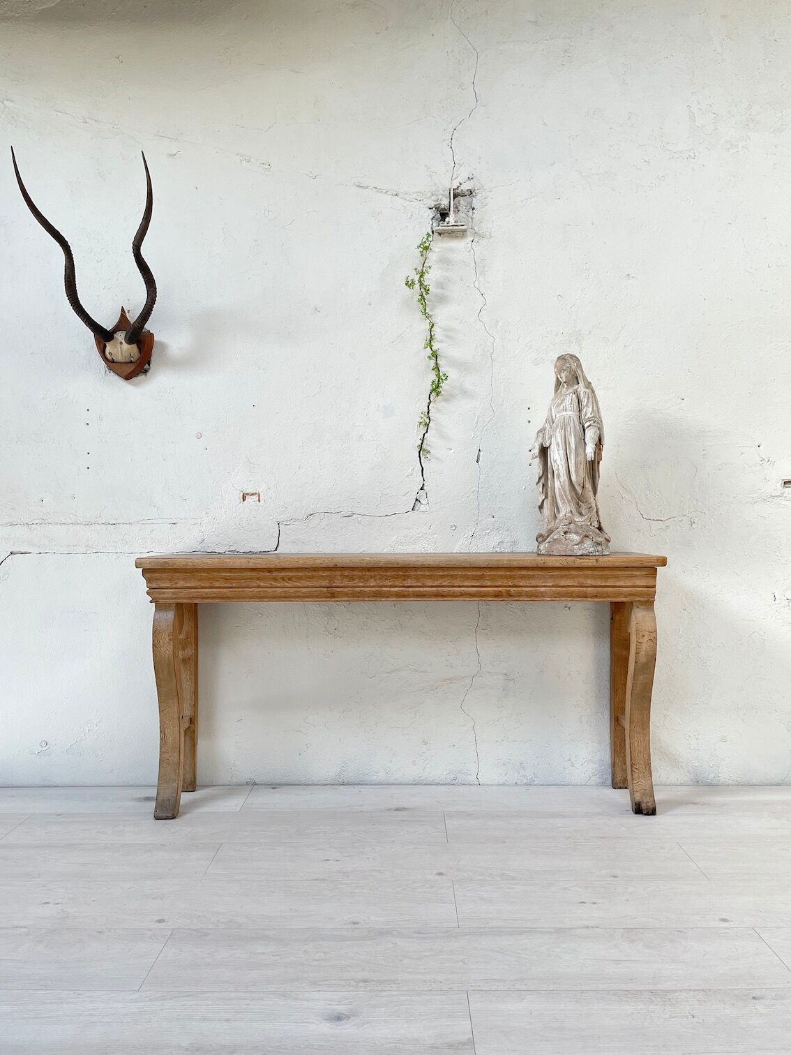 Raw oak butt console