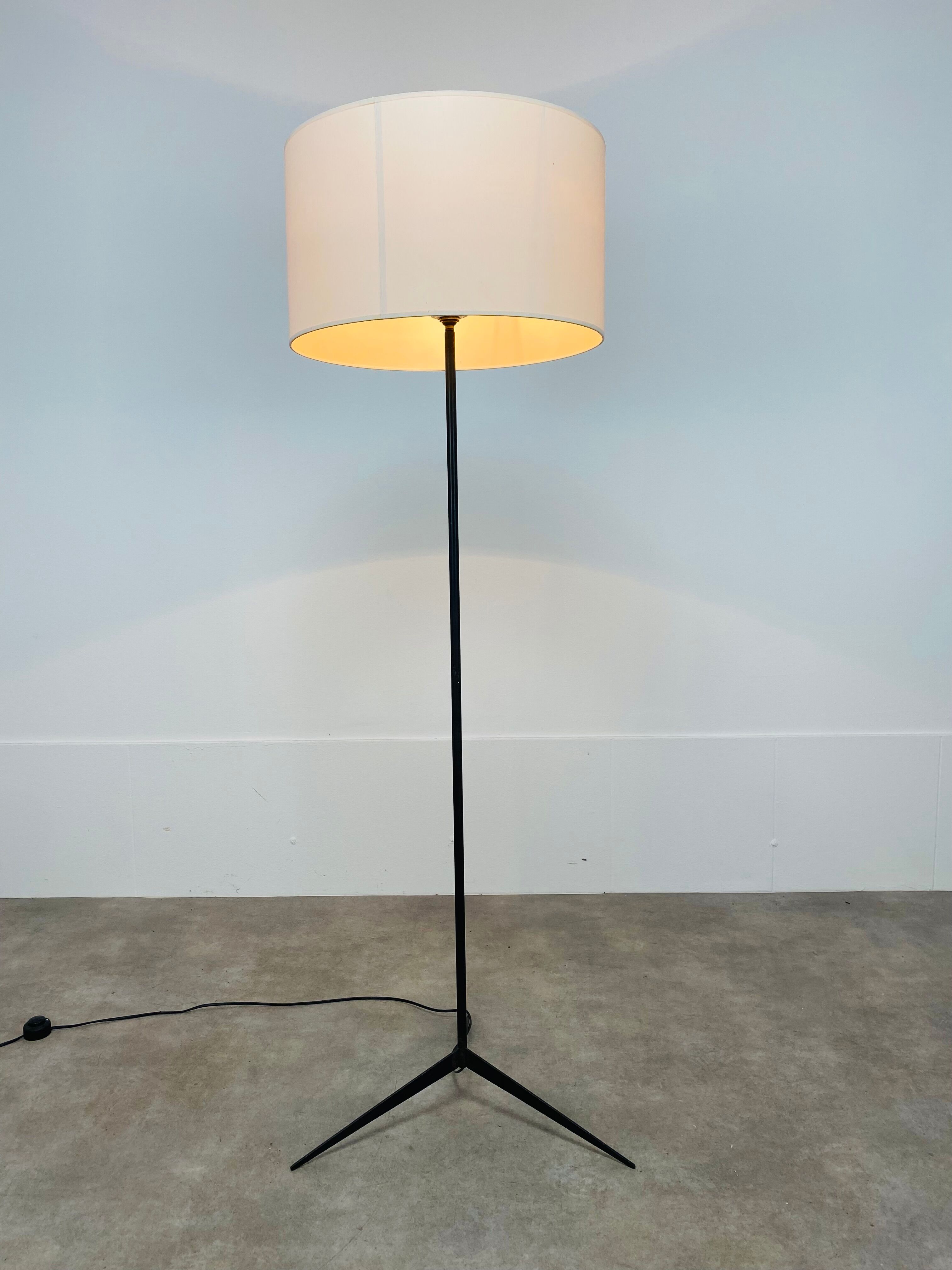 Tripod floor lamp 50s black metal