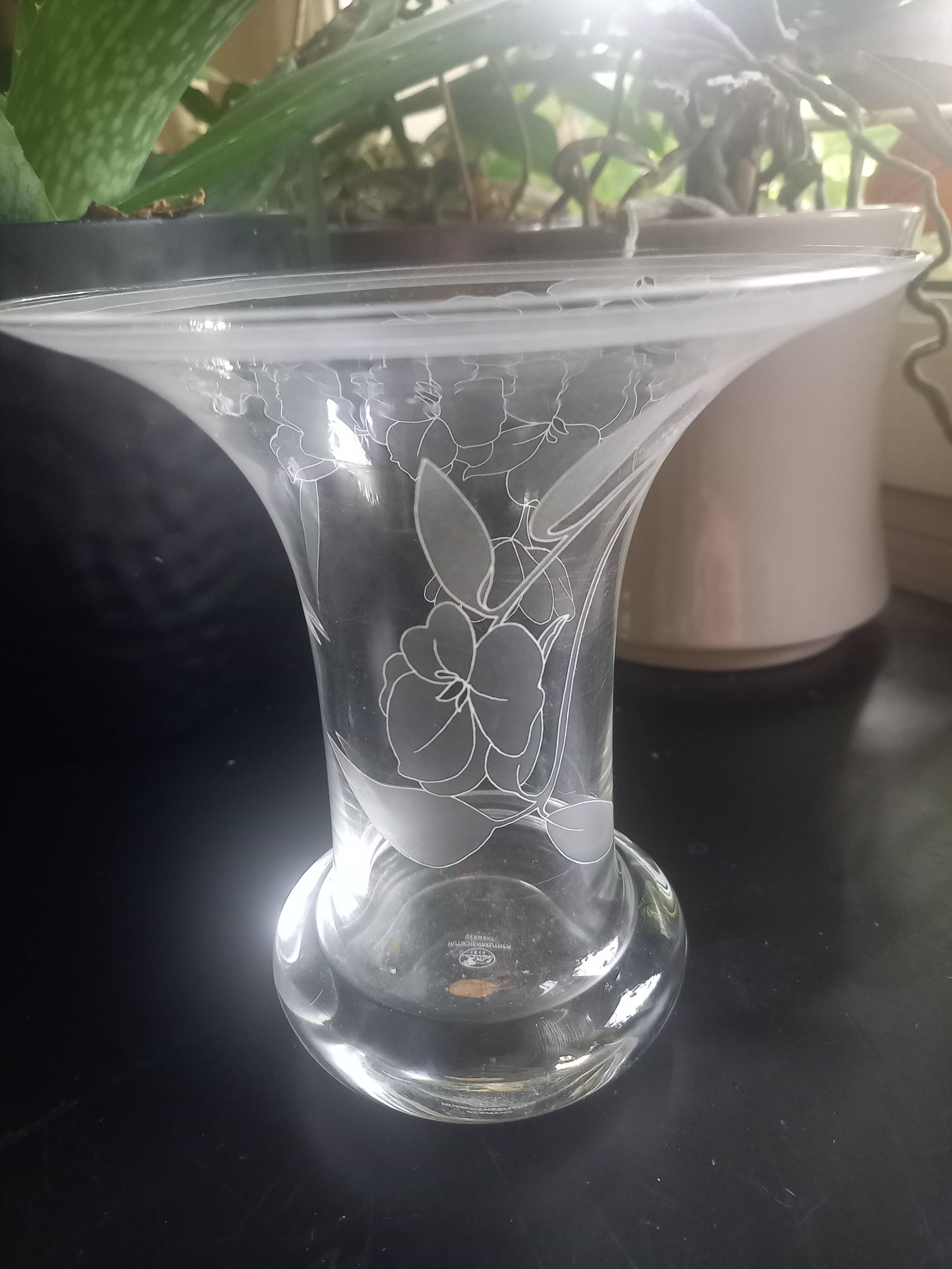 Leonard vase for Hutschenreuther in vintage glass