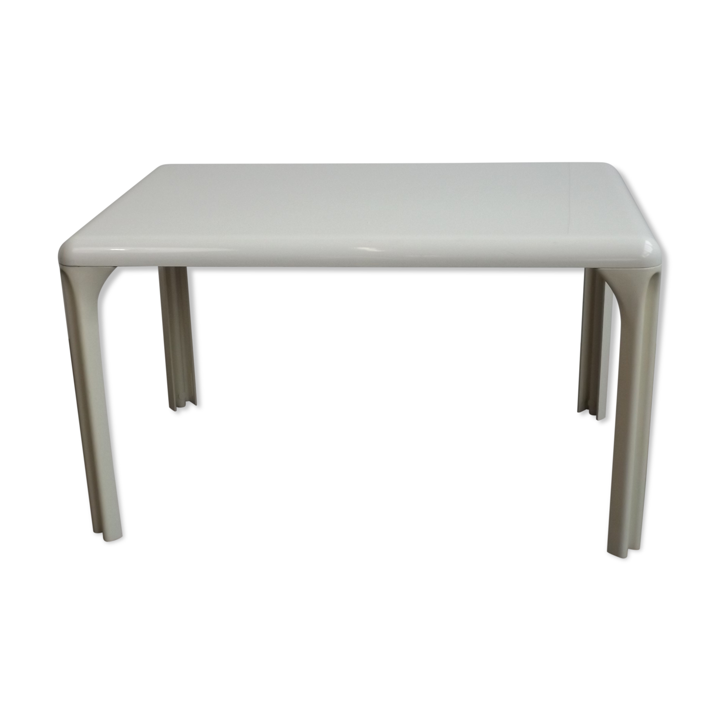 Stadio table by Vico Magistretti, Artemide