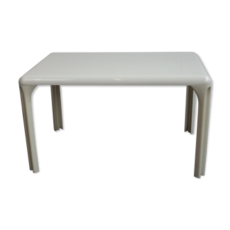 Stadio table by Vico Magistretti, Artemide