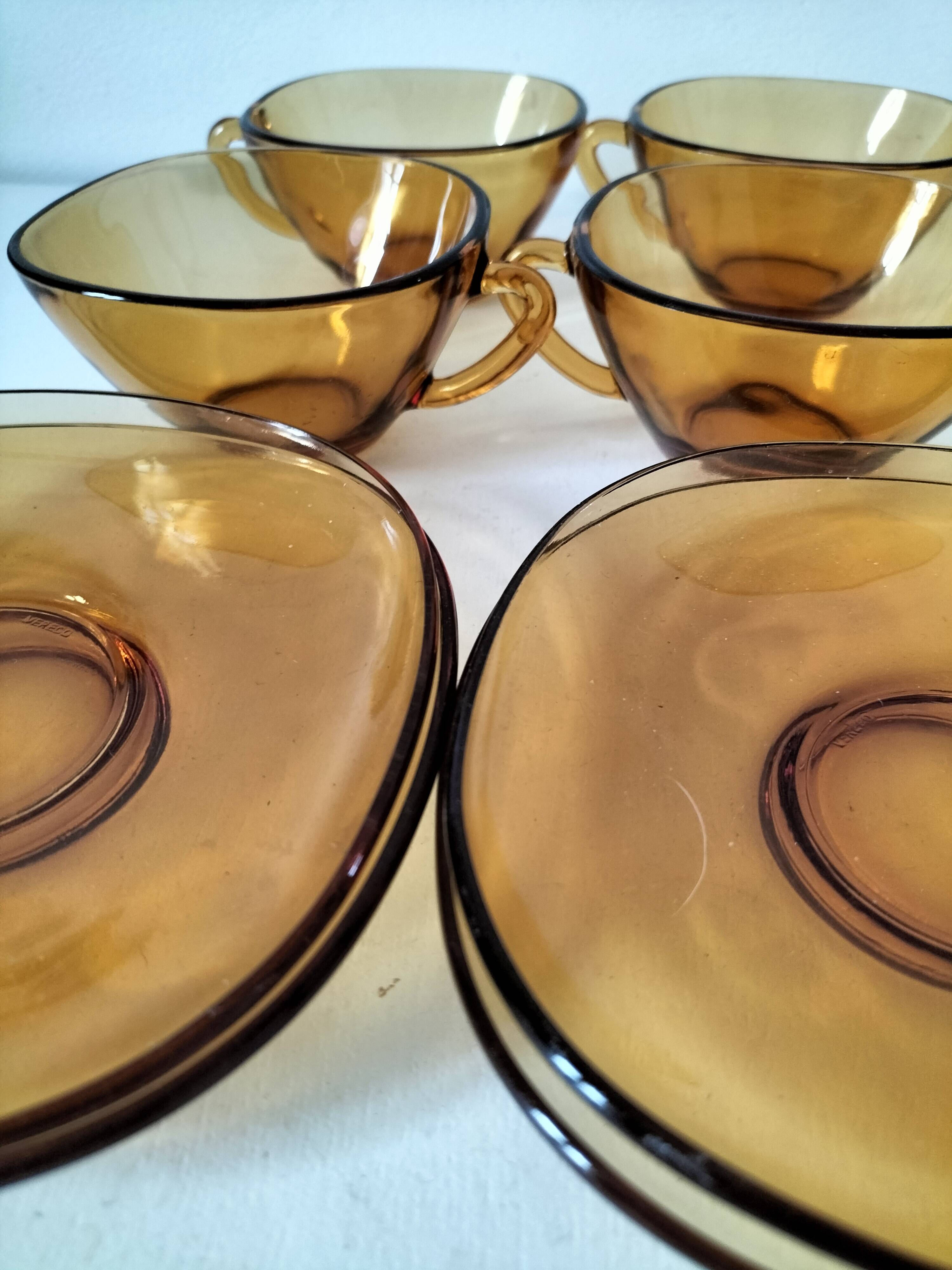 4 cups and saucers VERECO amber