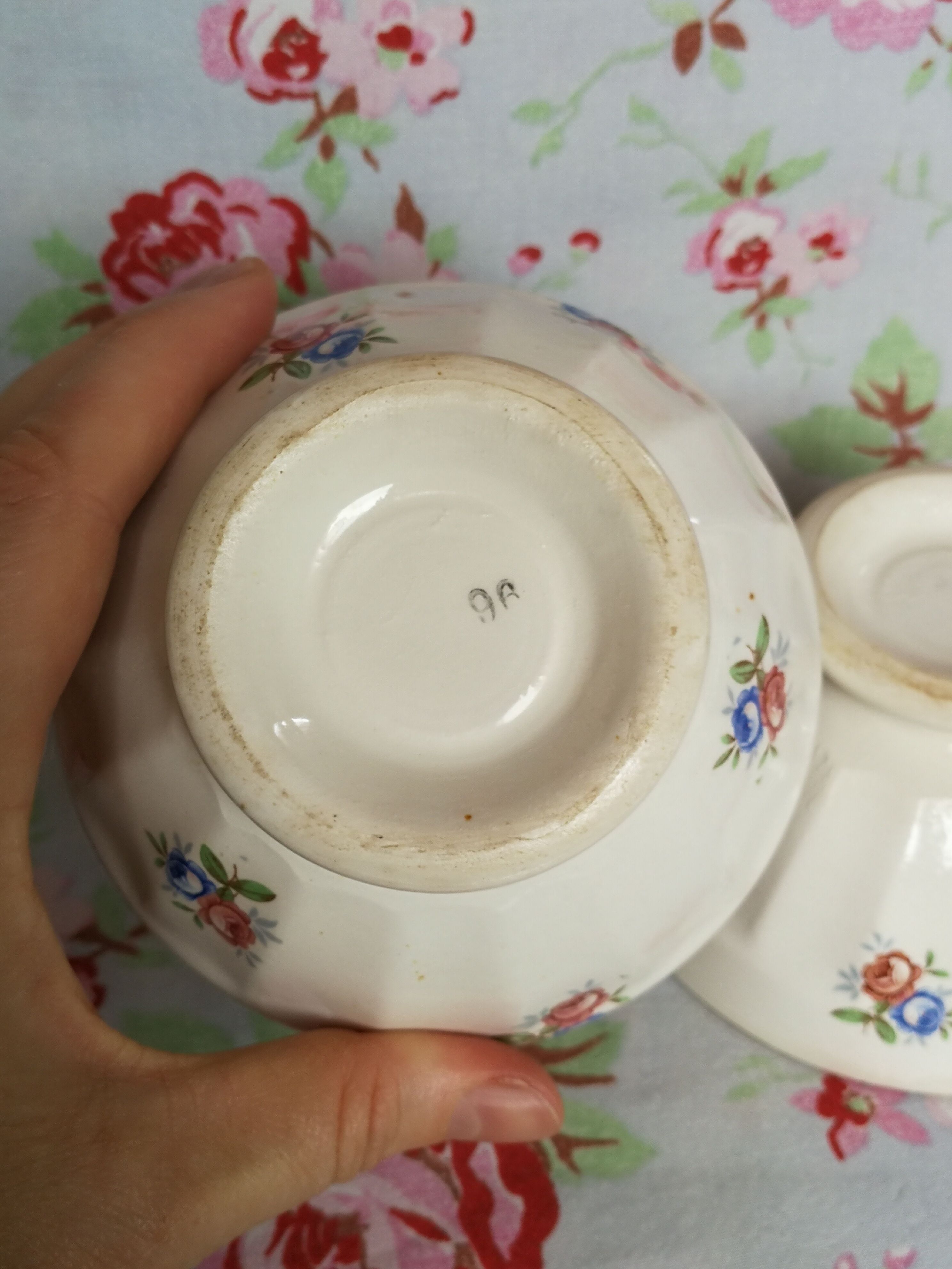 2 old Badonviller bowls to walk with vintage flowers
