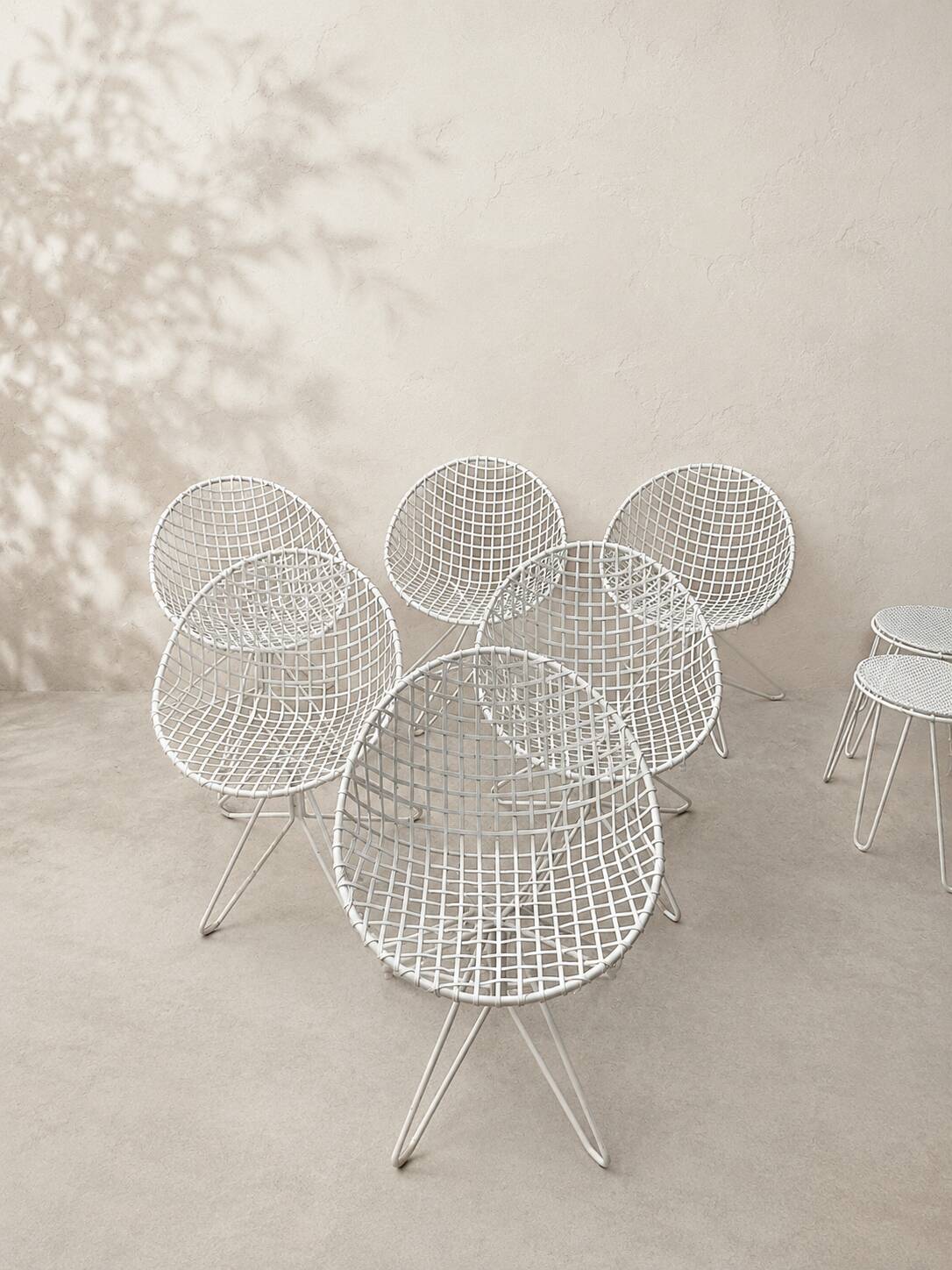 Fauteuil vintage en treillis d'acier laqué blanc – design moderniste