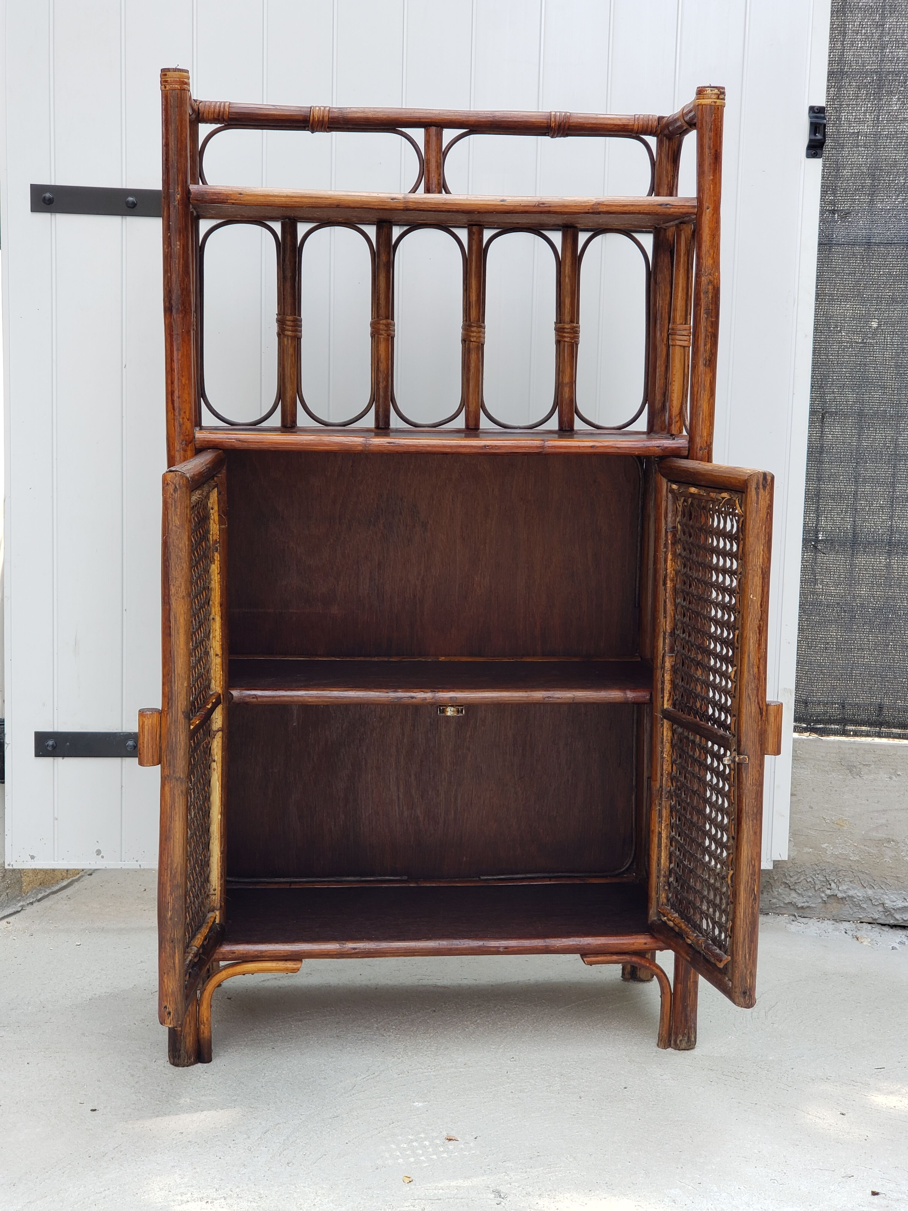 Meuble en rotin vintage des années 70