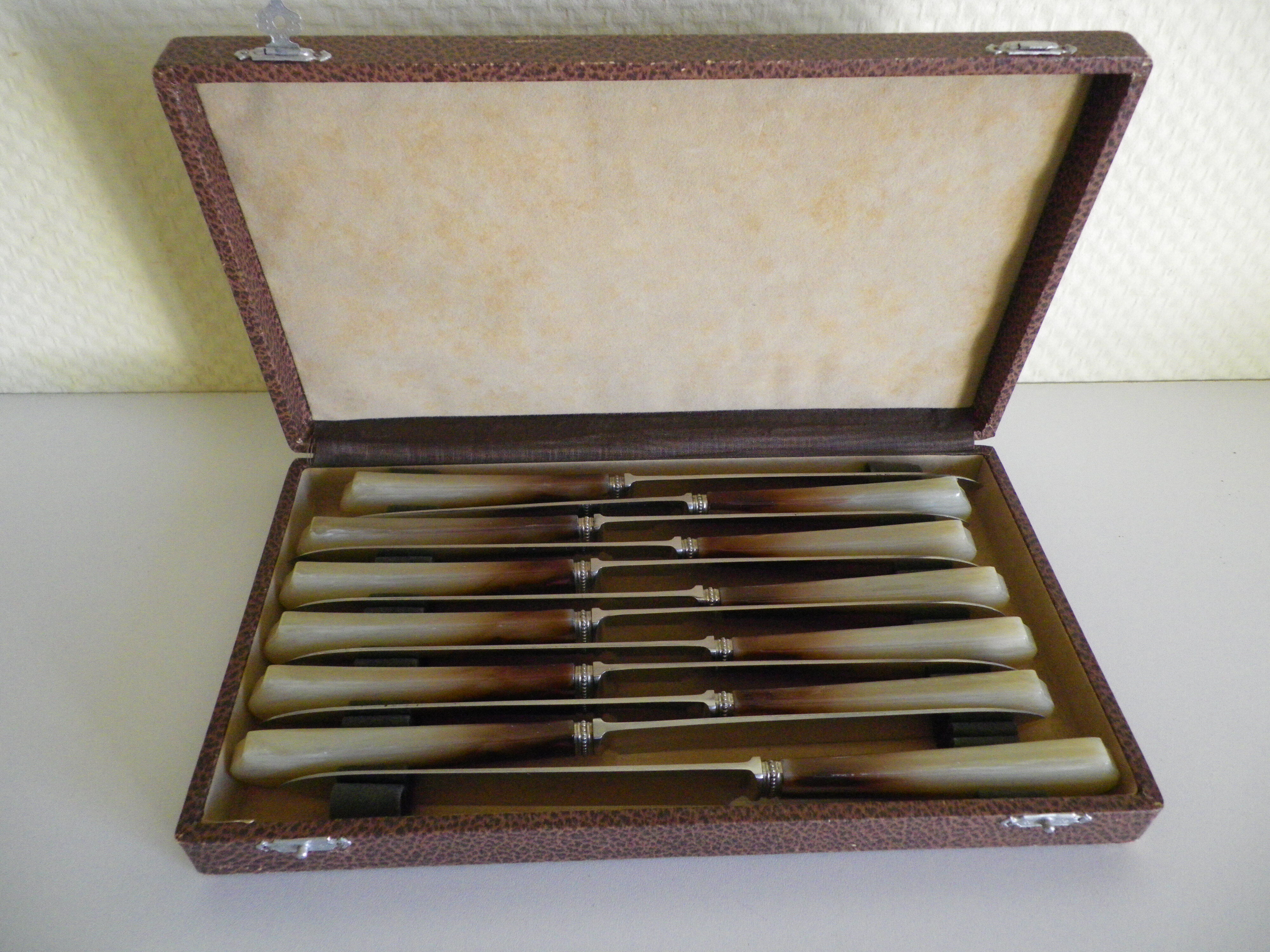 Coffret de 12 couteaux, années 60