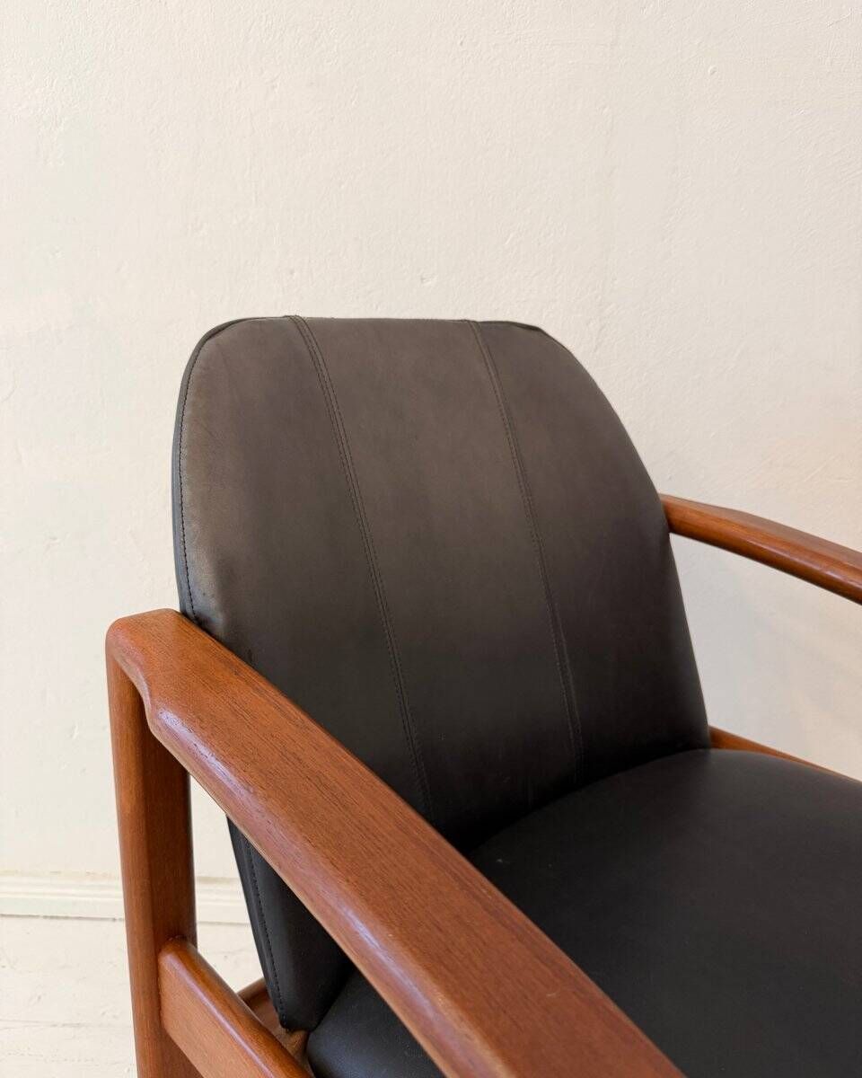 Mid-century modern chair in teak and black leather, Germany, 1960s