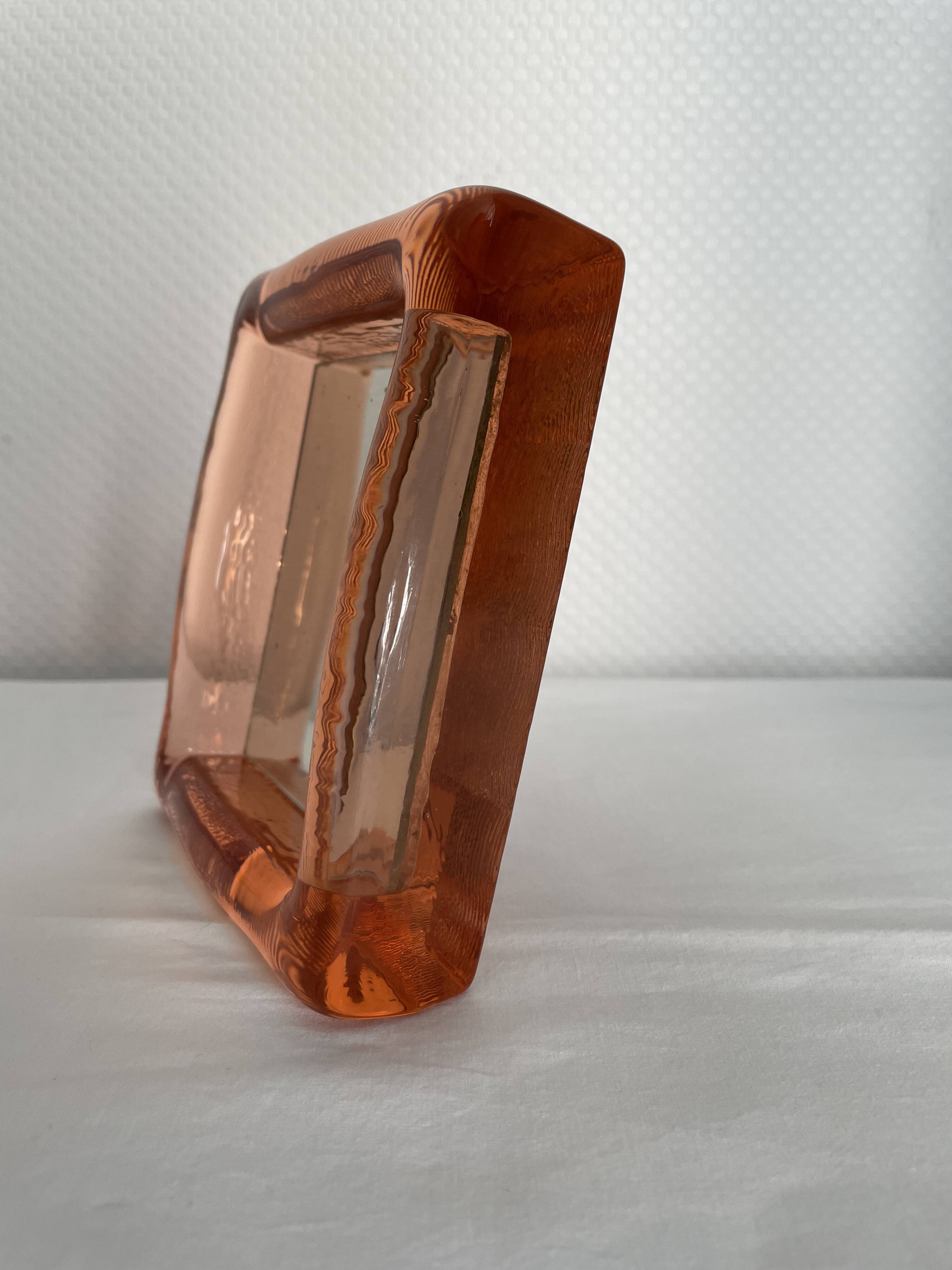 Miroir en verre rose d’Italie
