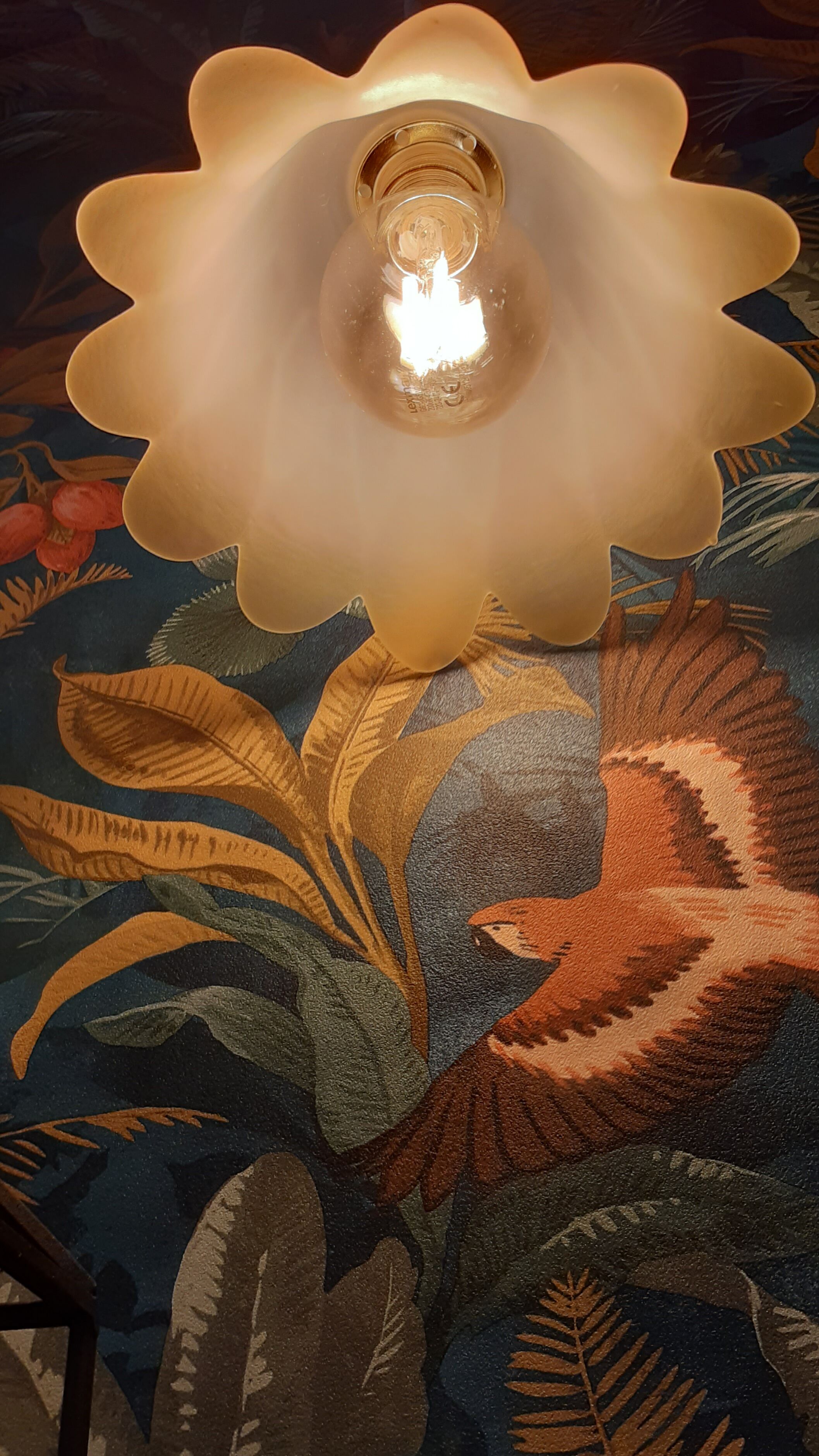 Vintage tulip hand lamp