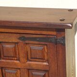 Shallow buffet in solid oak in Tuscan style.