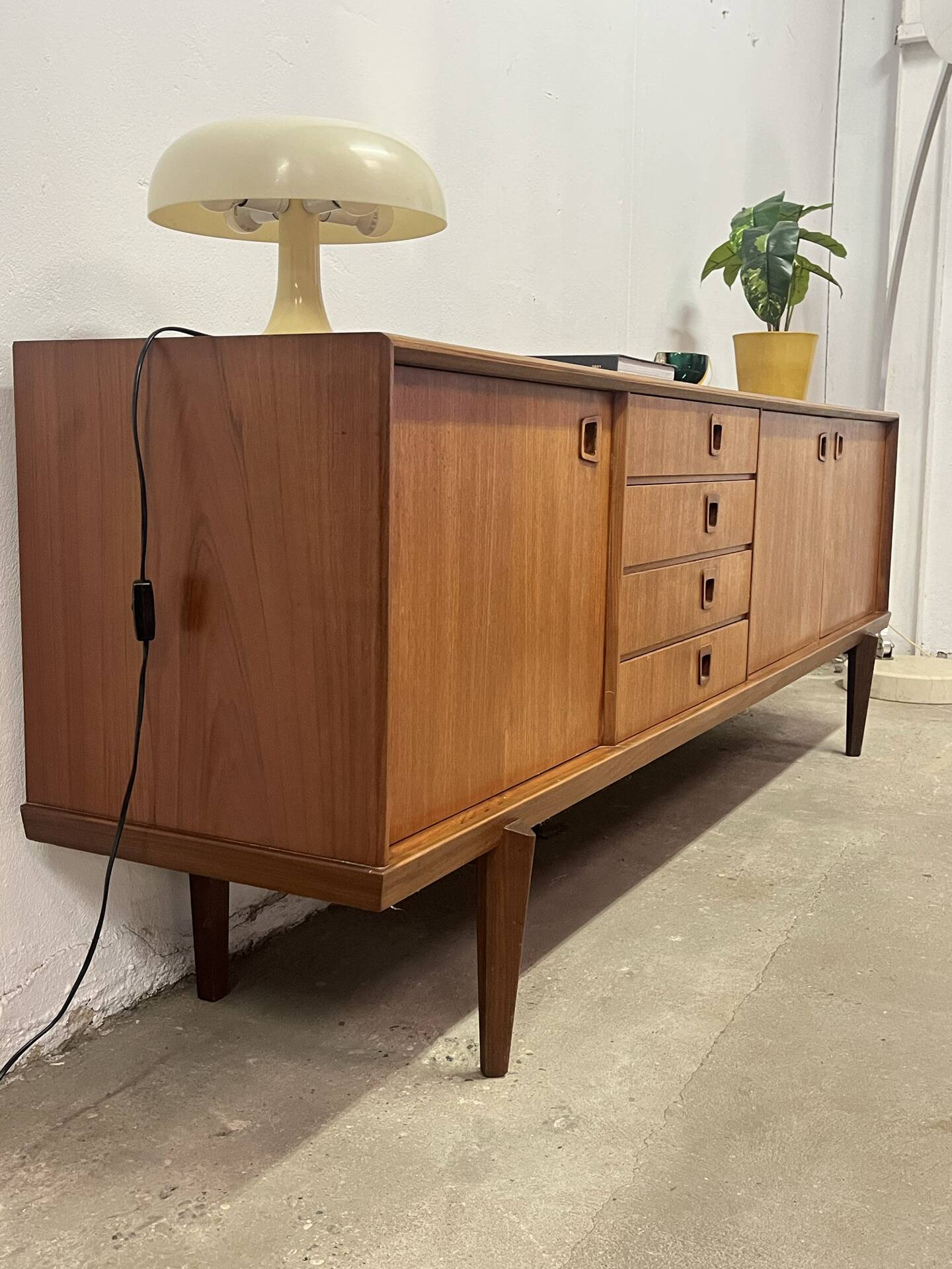 Teak enfilade