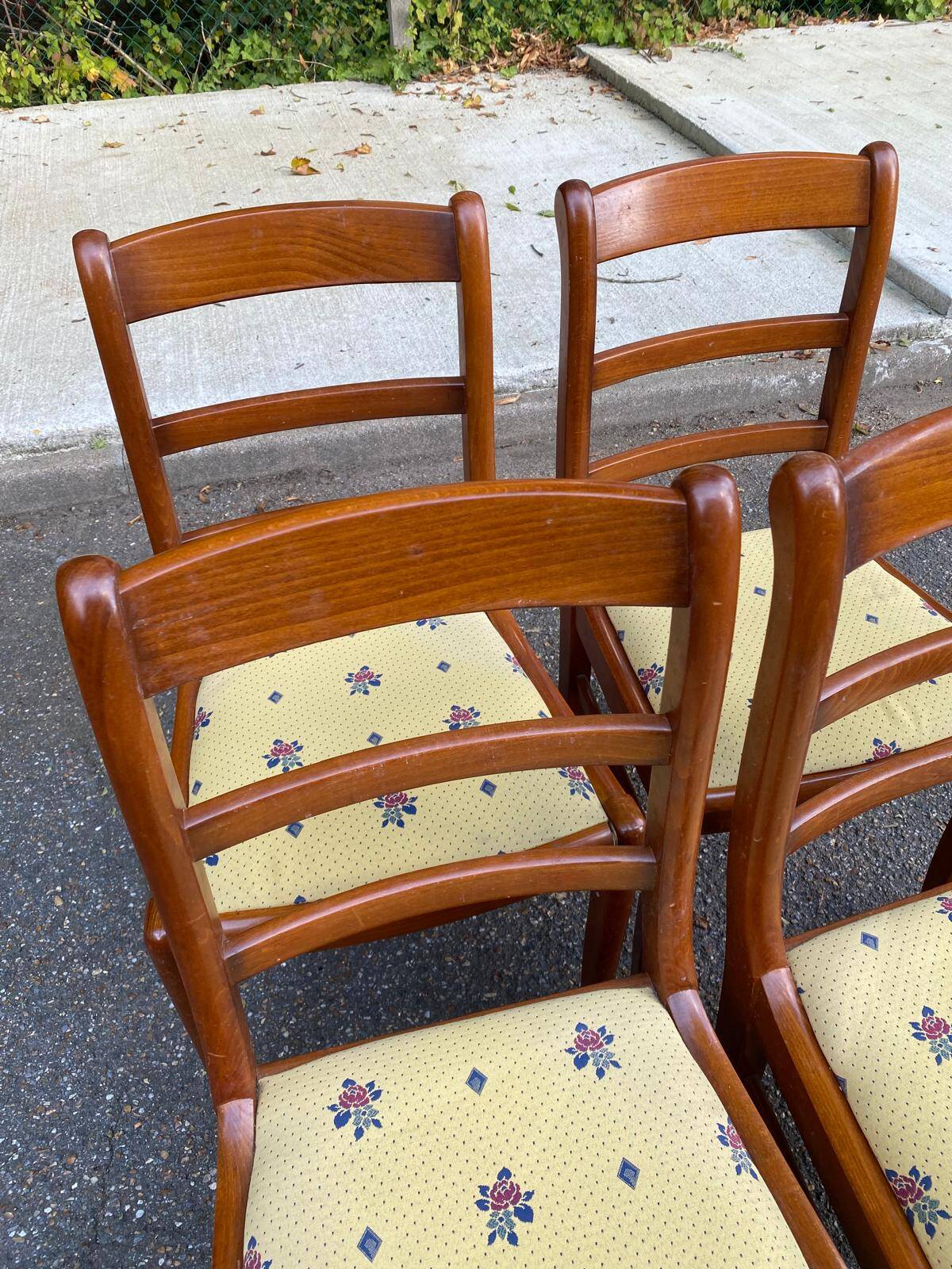 4 chaises en bois massif et tissu jaune fleurs Louis Philippe