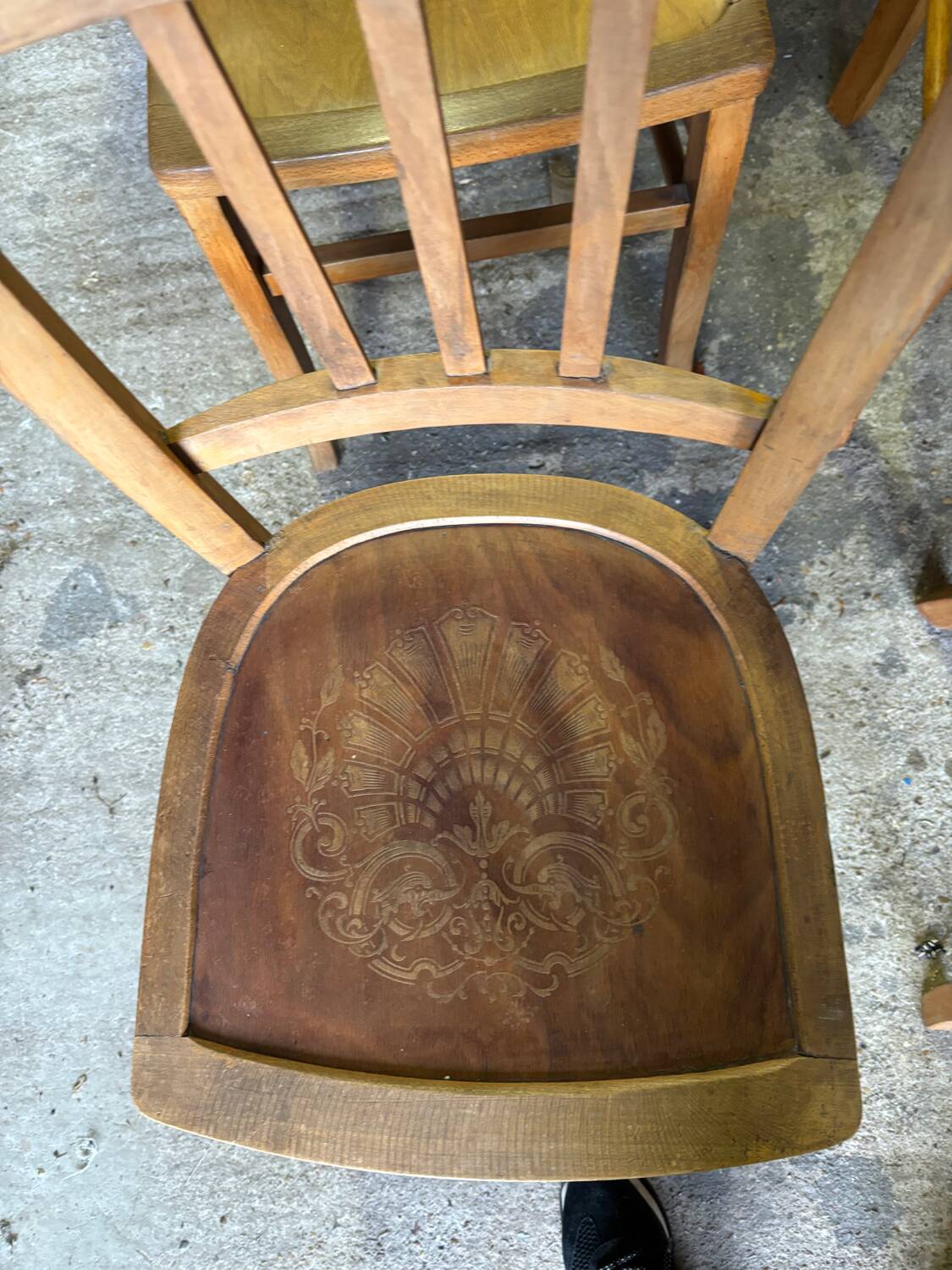 Ensemble de 4 chaises bistrot