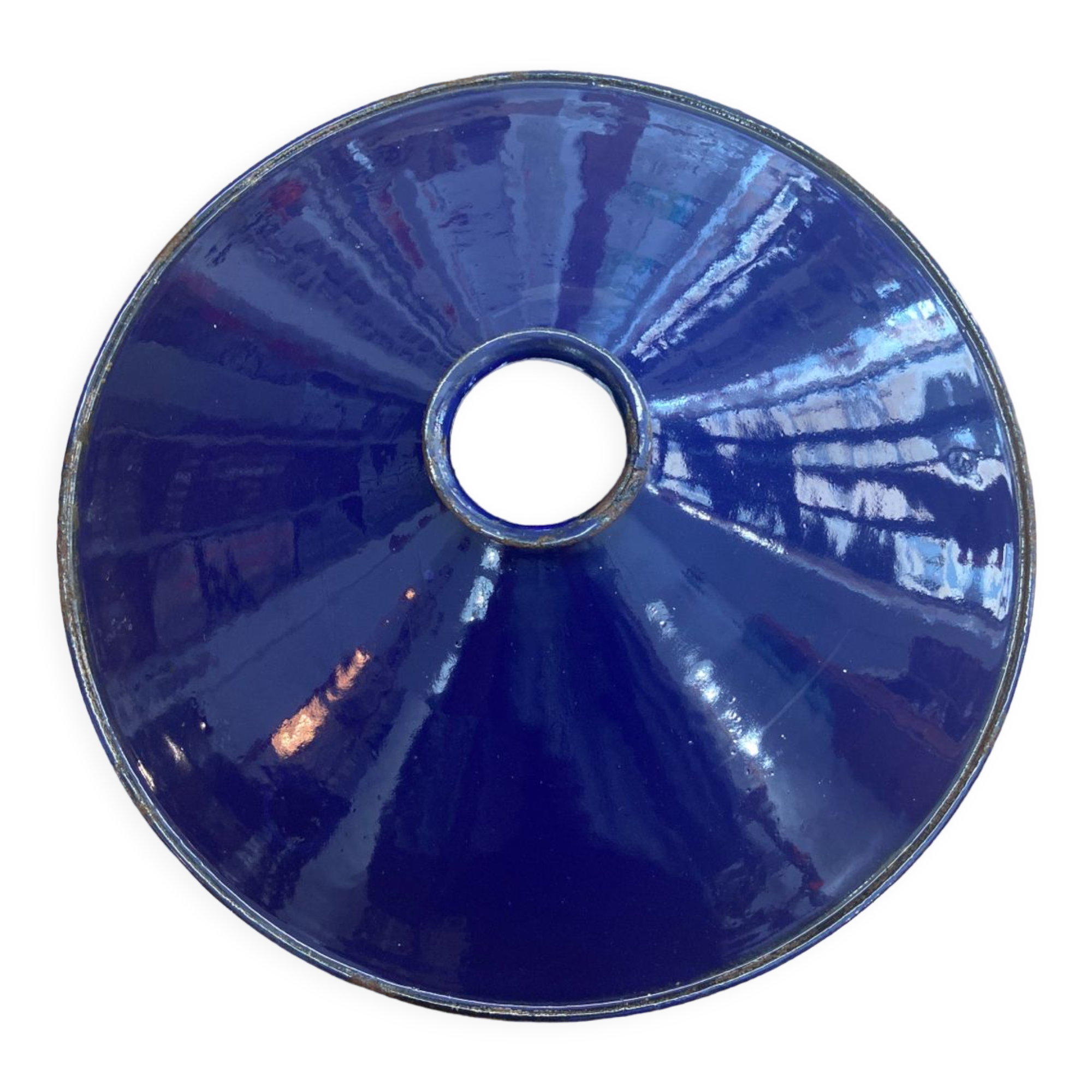 Metal suspension in blue enamel