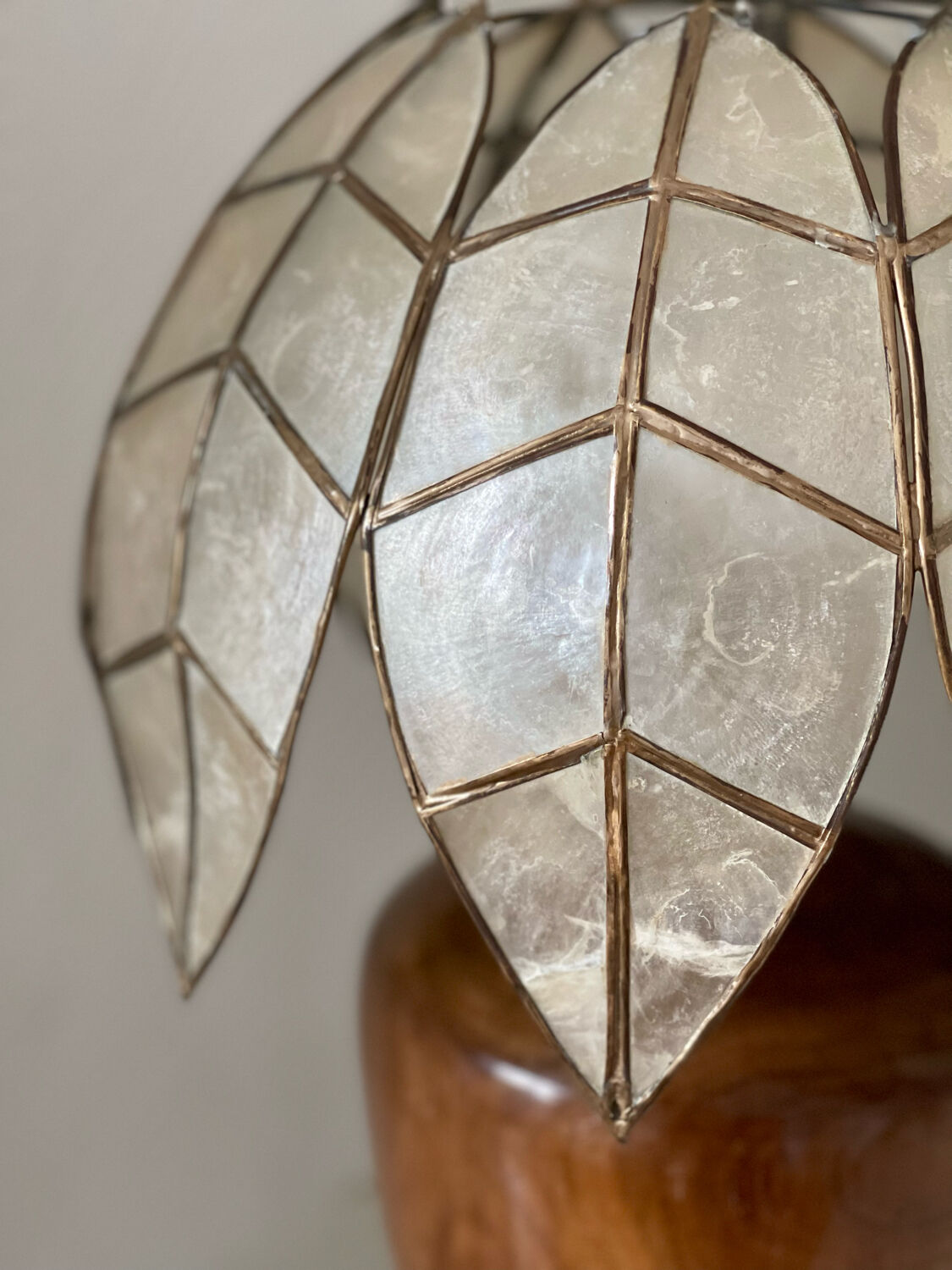 Mother-of-pearl and olive wood lamp