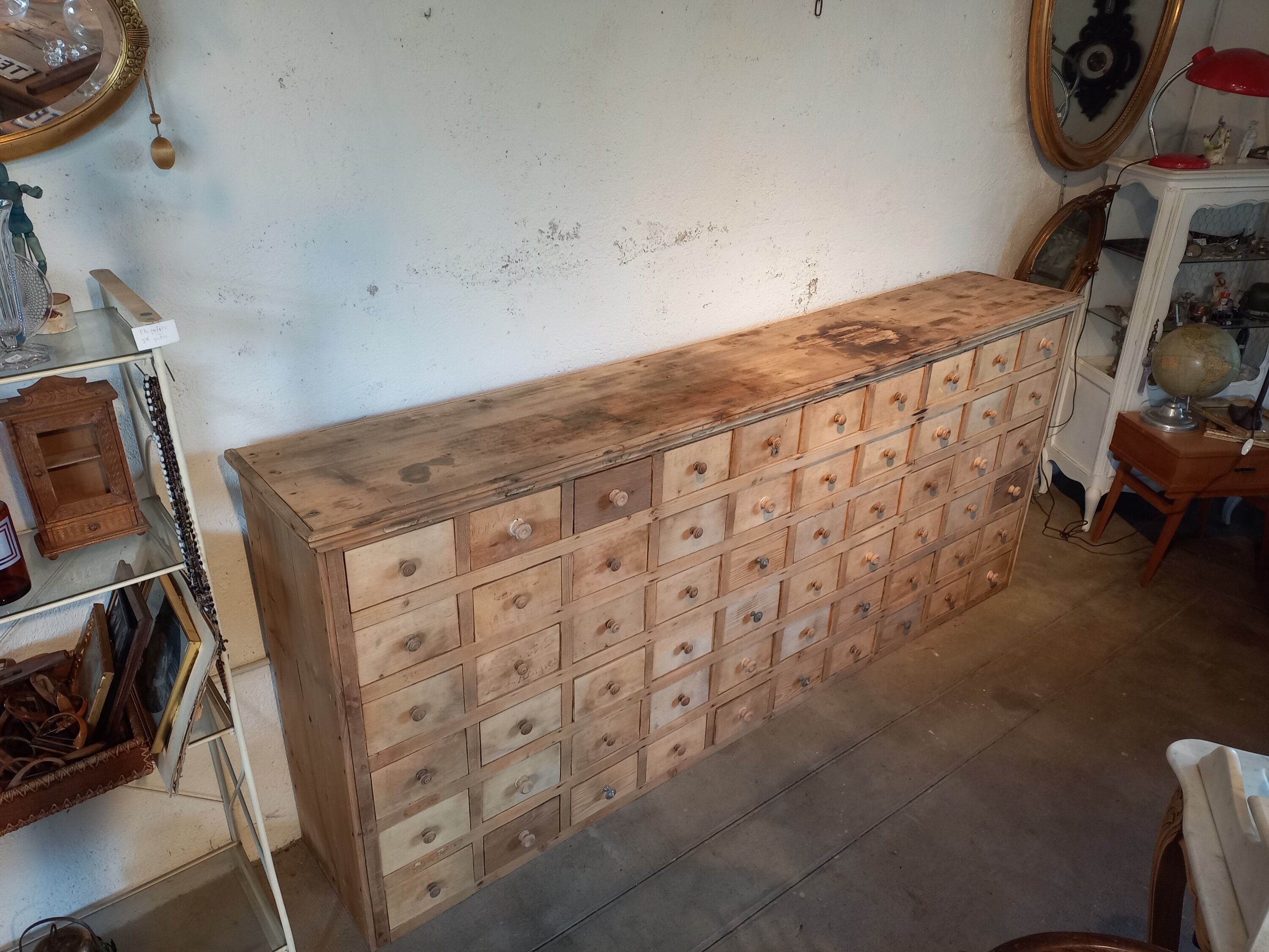 Trade cabinet with drawers