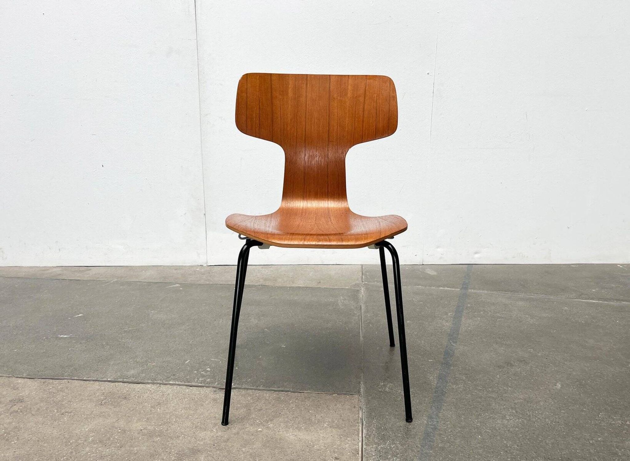 Mid-Century stackable chairs model 3103 Hammer by Arne Jacobsen for Fritz Hansen, Denmark, 1960s, set of 7.